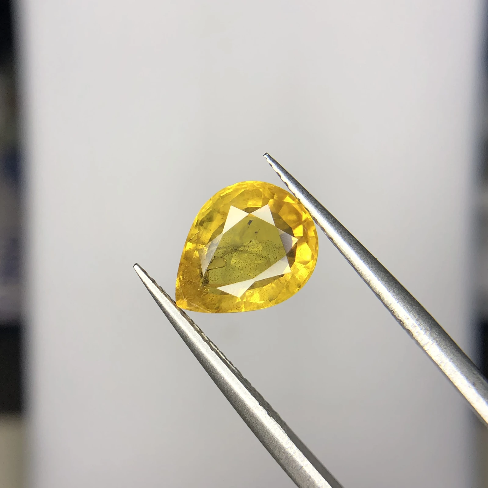 3.99ct Natural Sapphire Loose Gemstone Yellow Pear Shape GGI certified — view 4