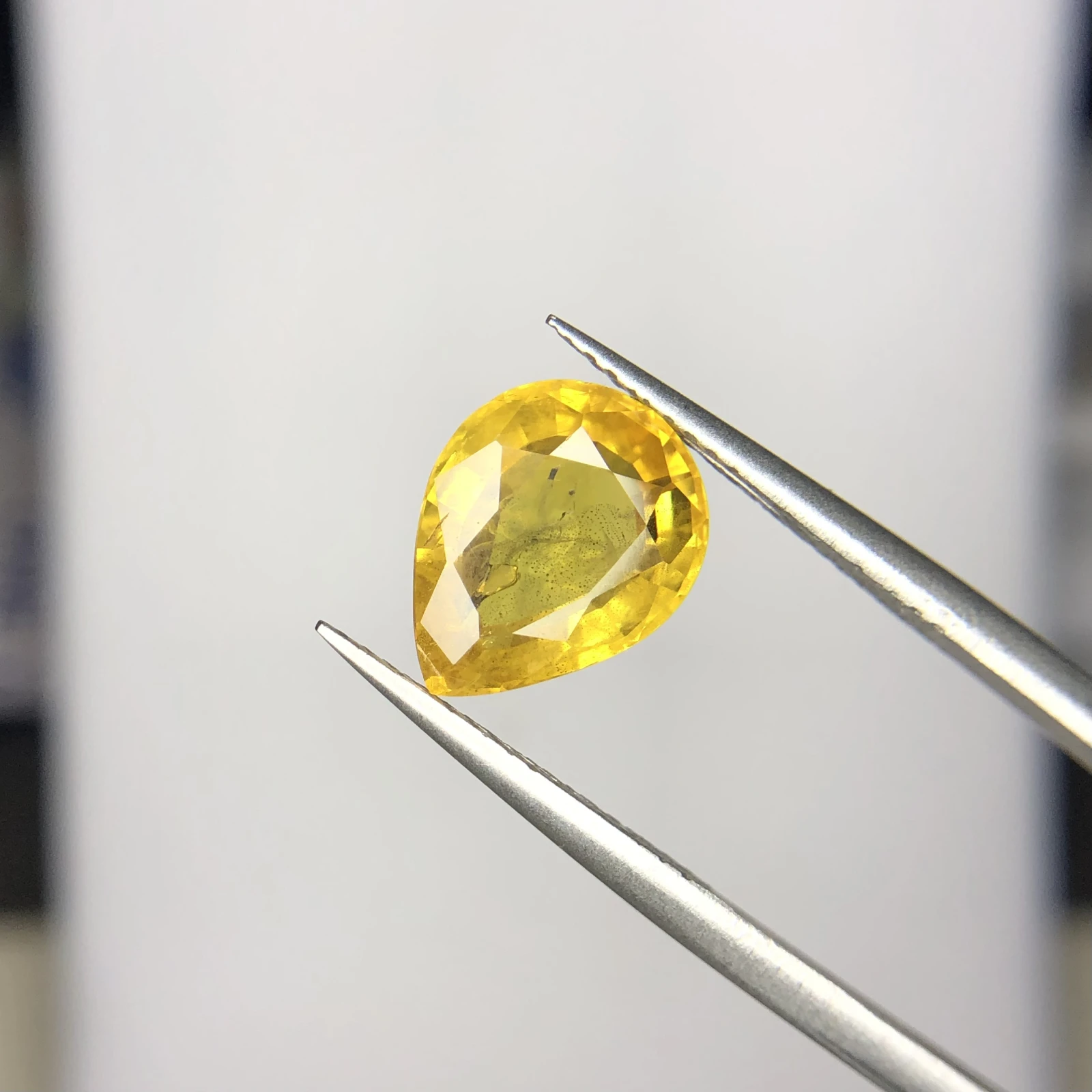 3.99ct Natural Sapphire Loose Gemstone Yellow Pear Shape GGI certified — view 6