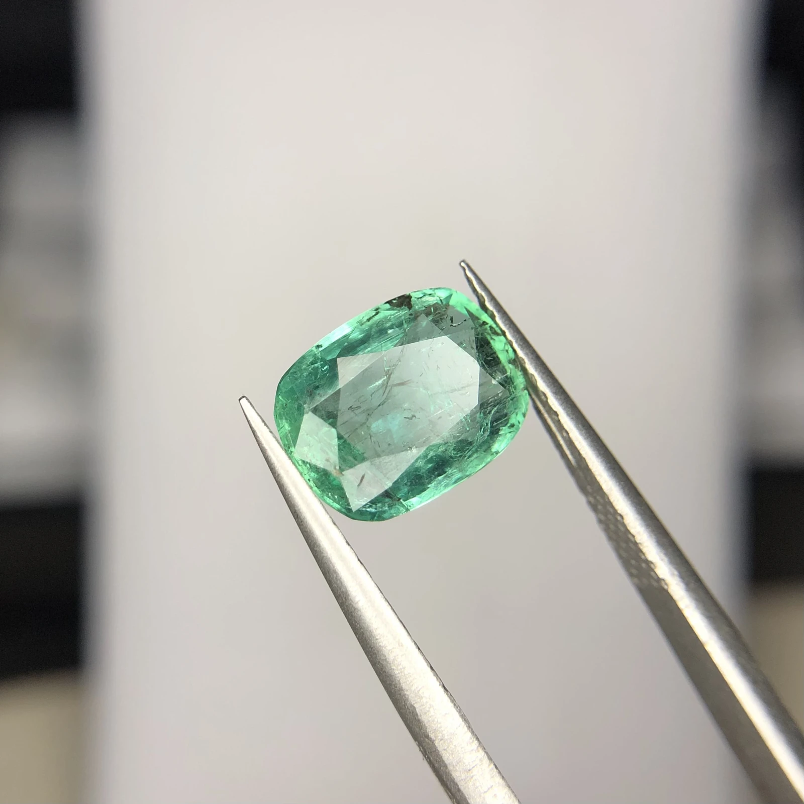 2.52ct Natural Emerald loose gemstone cushion shape from Panjshir — view 3