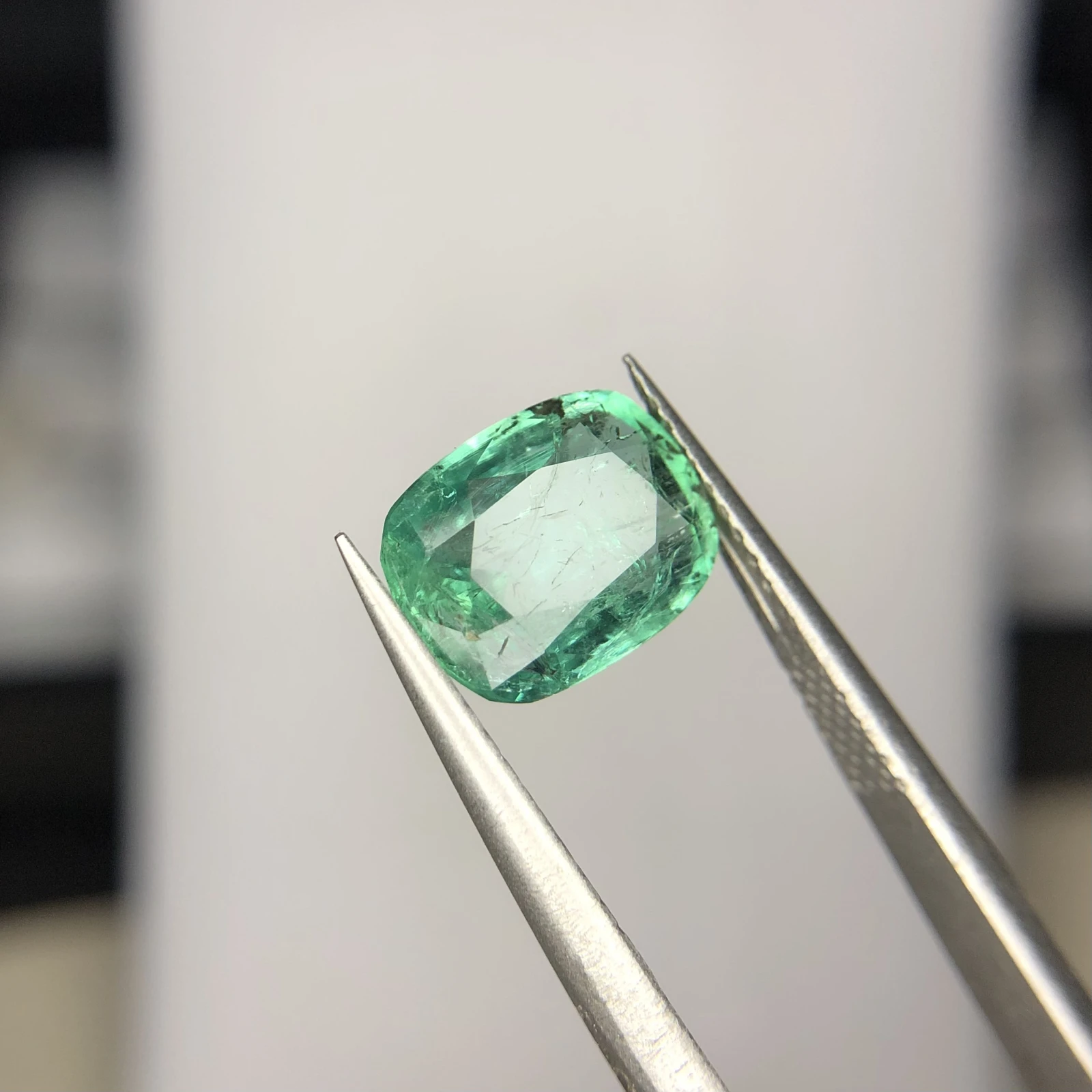 2.52ct Natural Emerald loose gemstone cushion shape from Panjshir — view 4