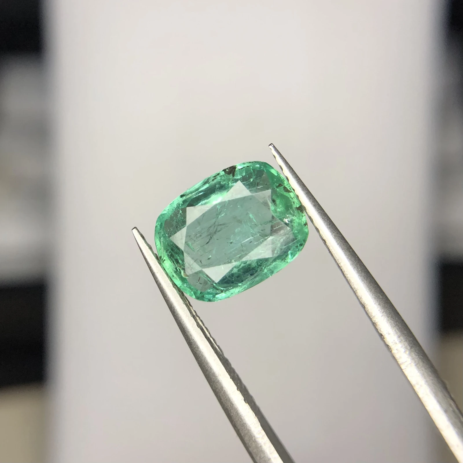 2.52ct Natural Emerald loose gemstone cushion shape from Panjshir — view 5