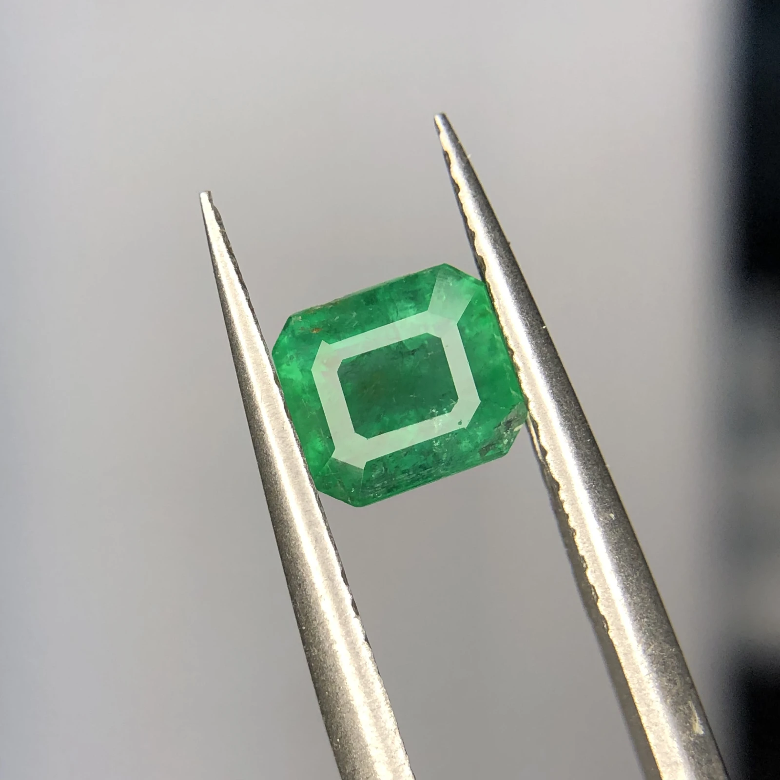1.10ct Natural Emerald loose gemstone octagon shape from Swat — view 1