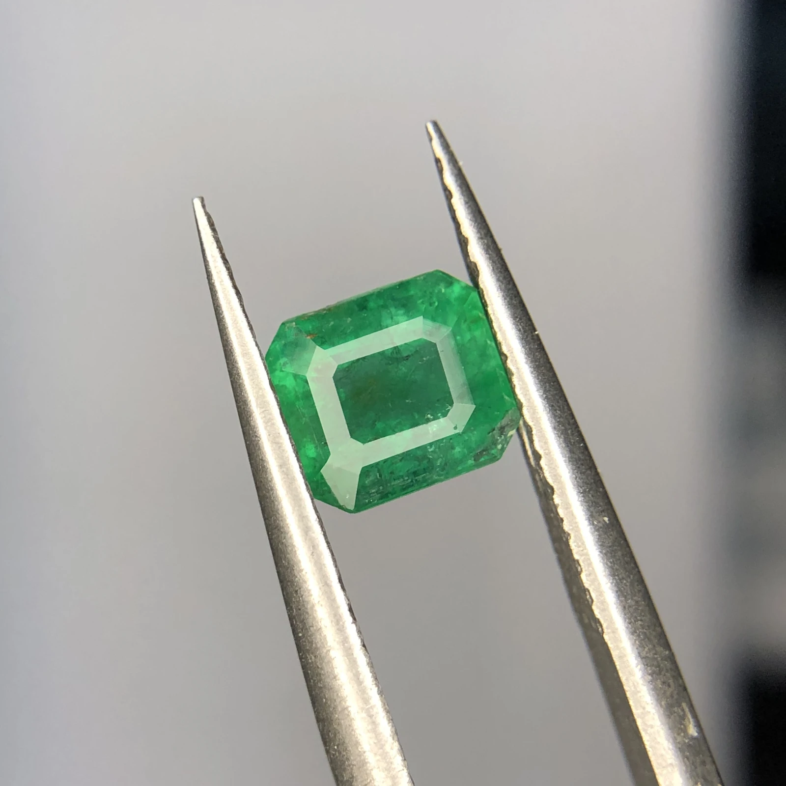 1.10ct Natural Emerald loose gemstone octagon shape from Swat — view 2
