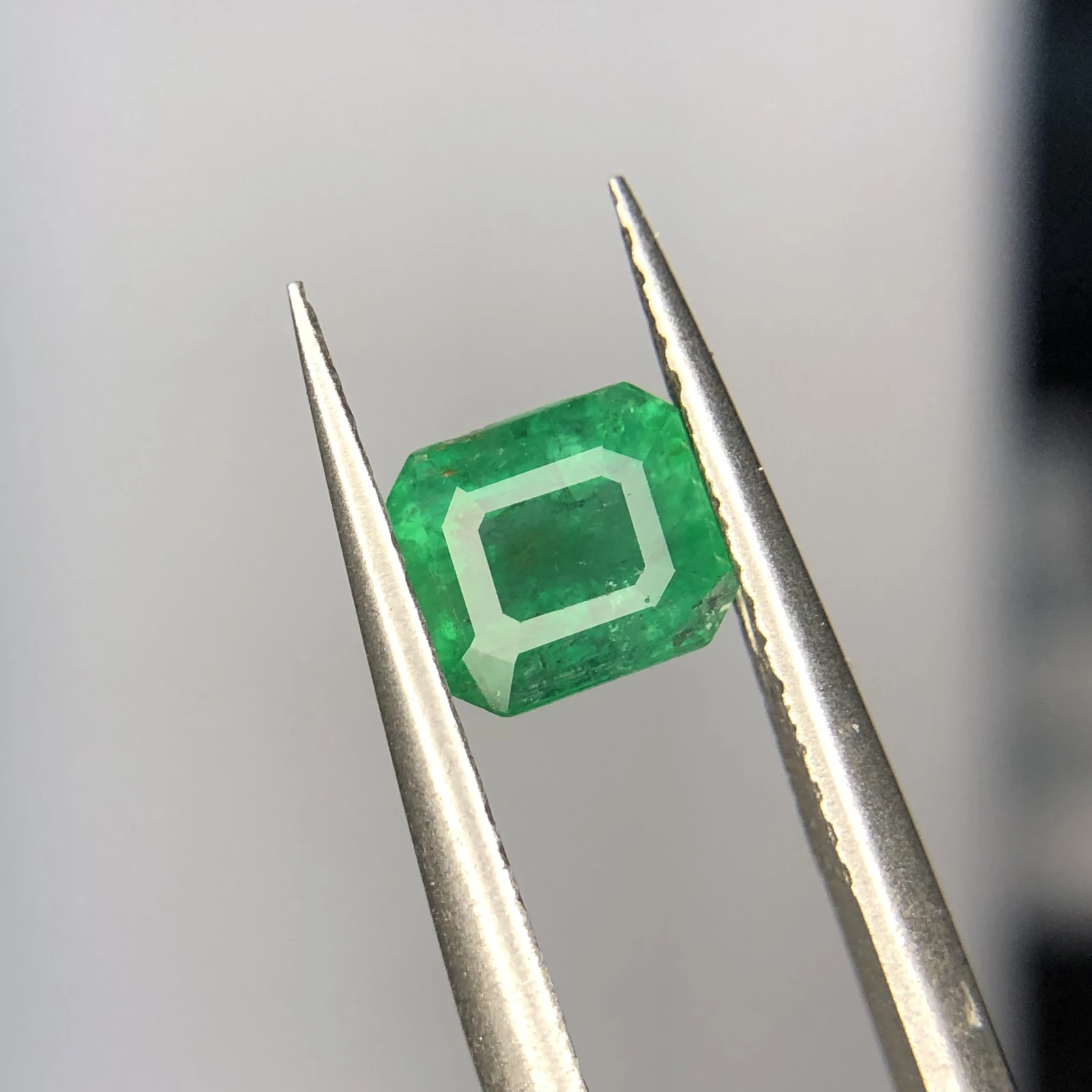 1.10ct Natural Emerald loose gemstone octagon shape from Swat — view 5