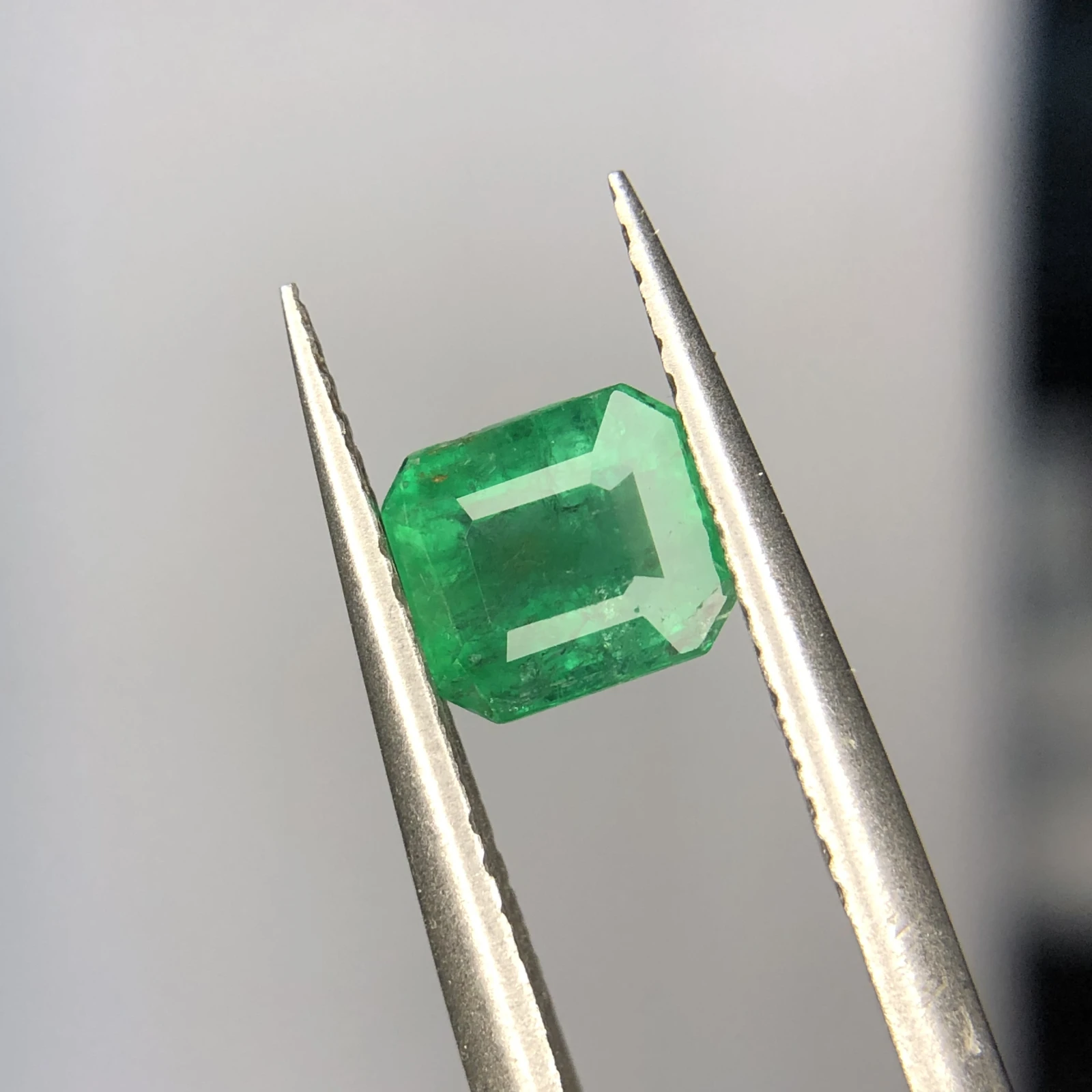 1.10ct Natural Emerald loose gemstone octagon shape from Swat — view 6