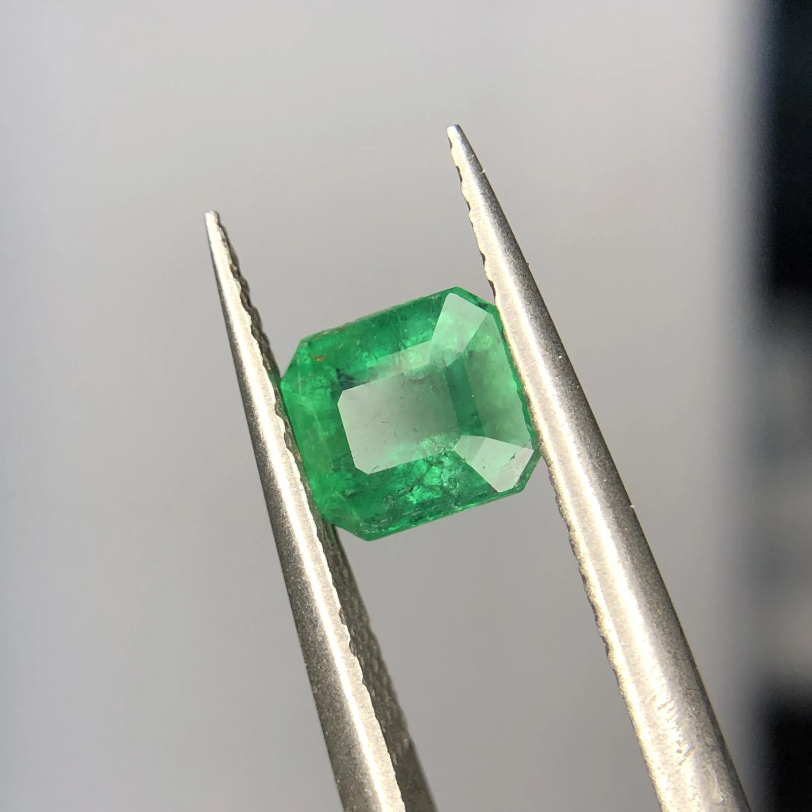 1.10ct Natural Emerald loose gemstone octagon shape from Swat — view 7
