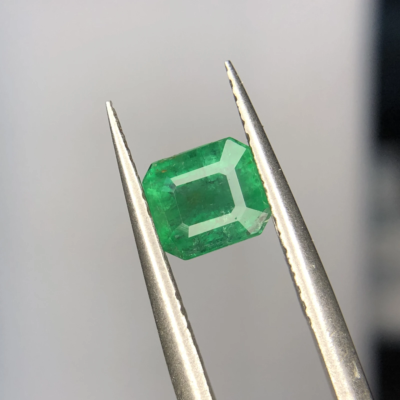 1.10ct Natural Emerald loose gemstone octagon shape from Swat — view 8