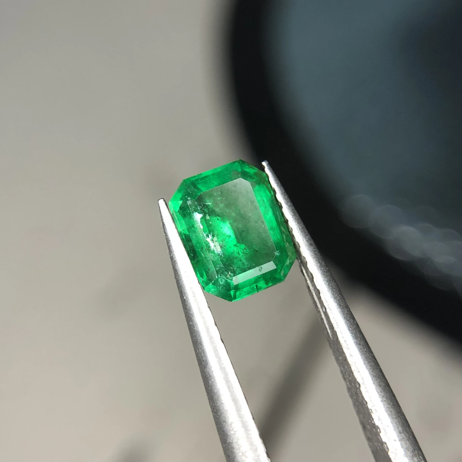 0.80ct Natural Emerald loose gemstone Octagon cut — view 3