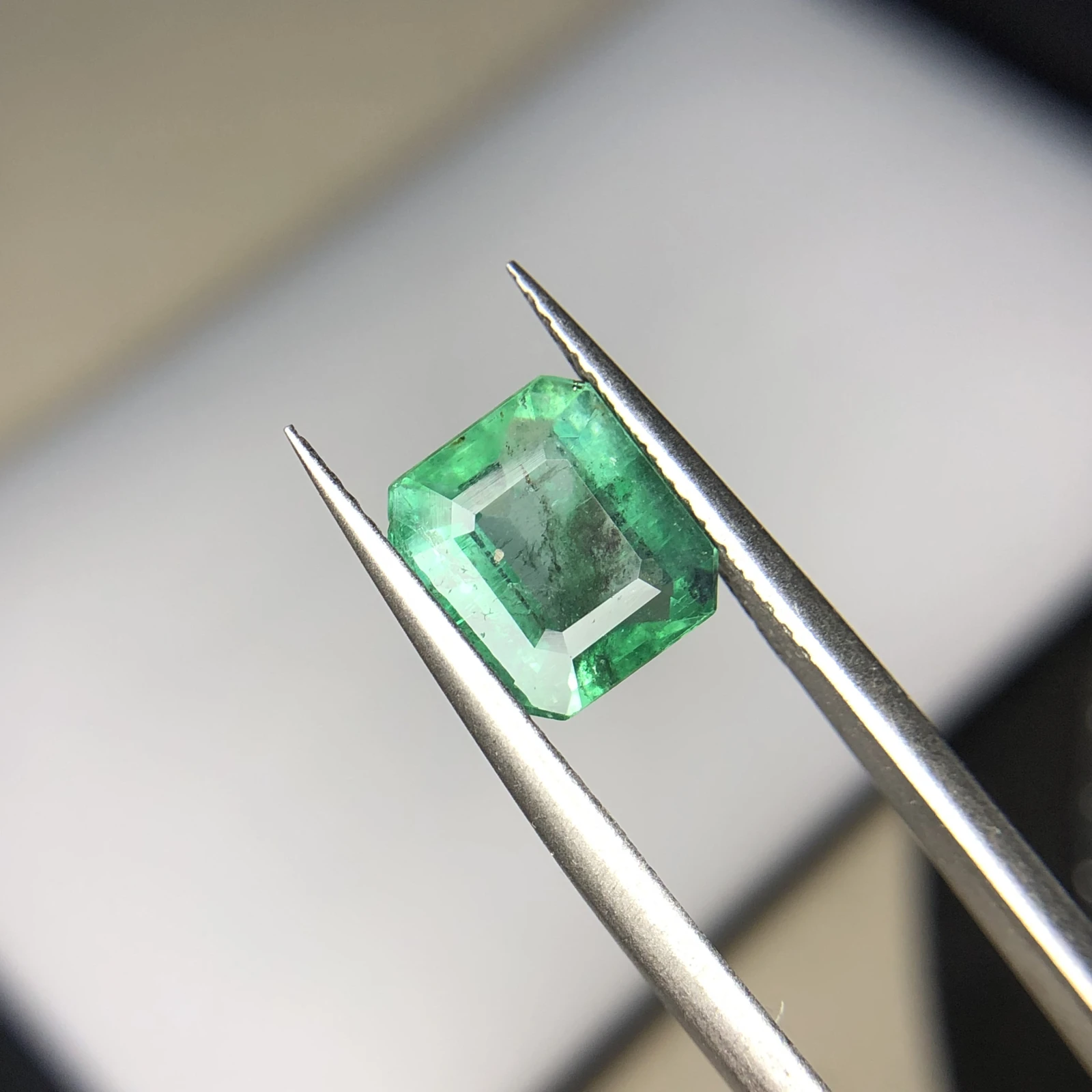 2.25ct Natural Emerald loose gemstone octagon shape from swat Pakistan — view 3
