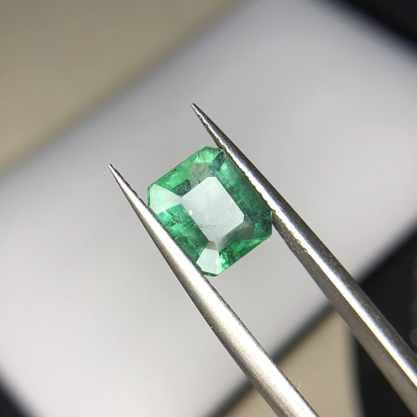 2.25ct Natural Emerald loose gemstone octagon shape from swat Pakistan — view 4
