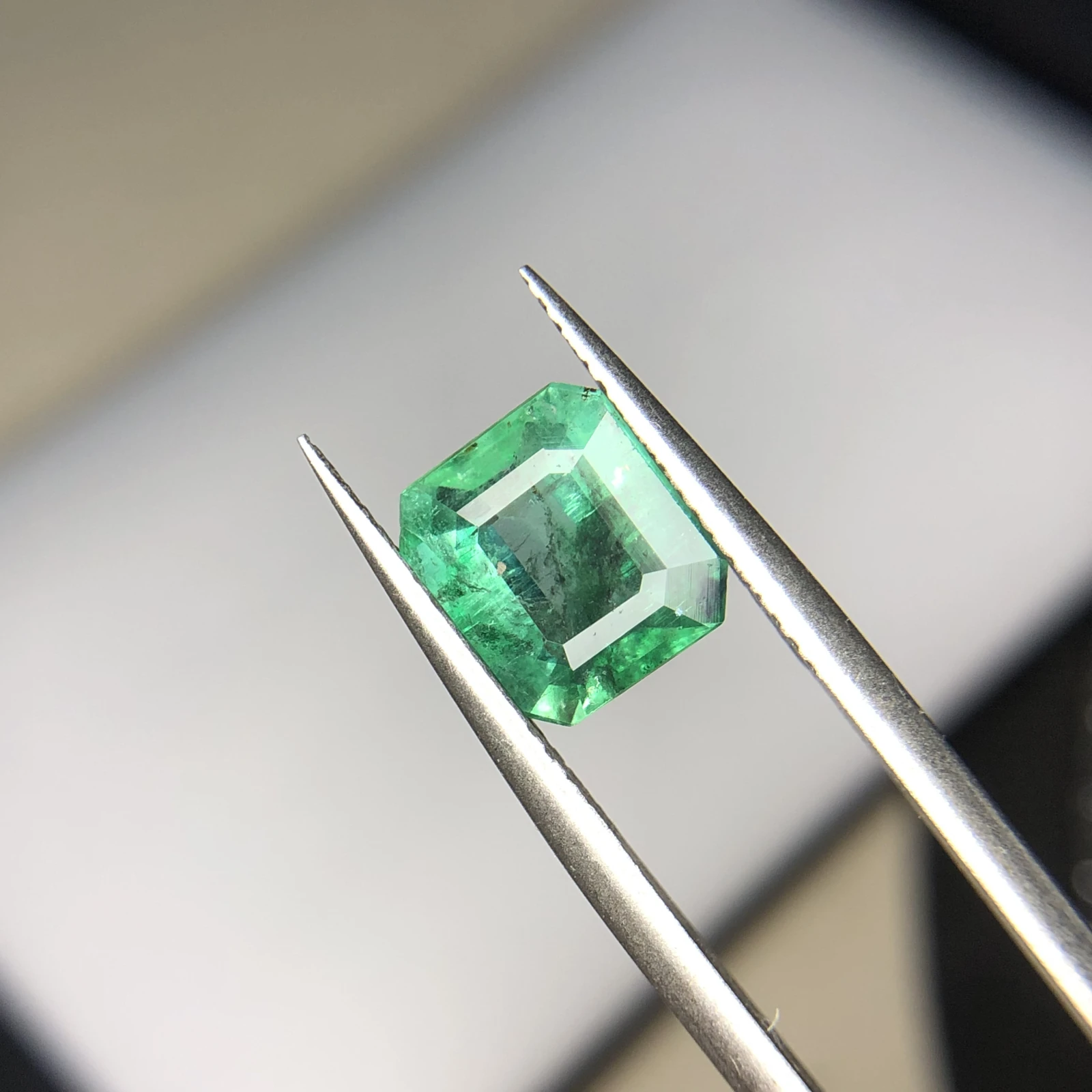 2.25ct Natural Emerald loose gemstone octagon shape from swat Pakistan — view 6