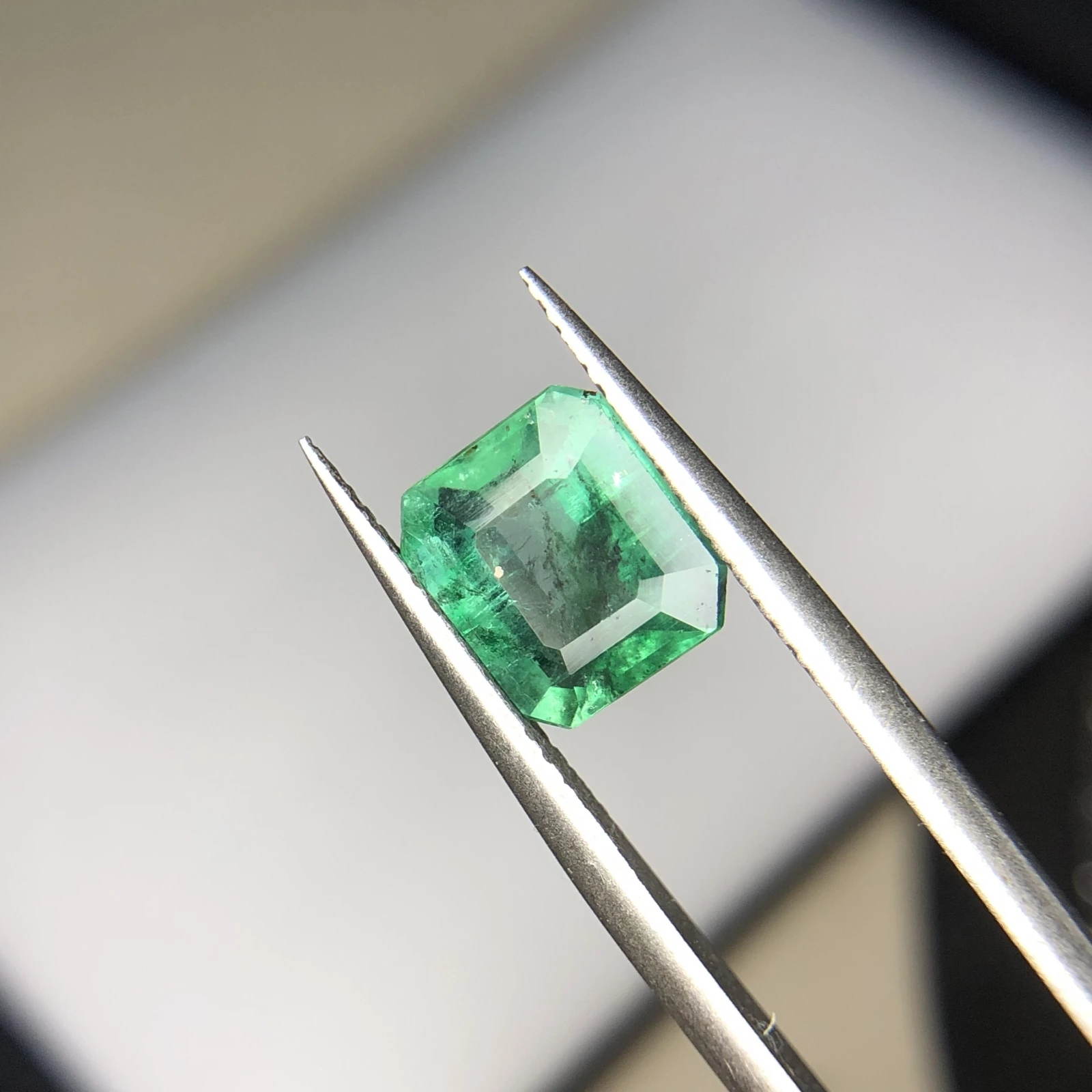 2.25ct Natural Emerald loose gemstone octagon shape from swat Pakistan — view 7