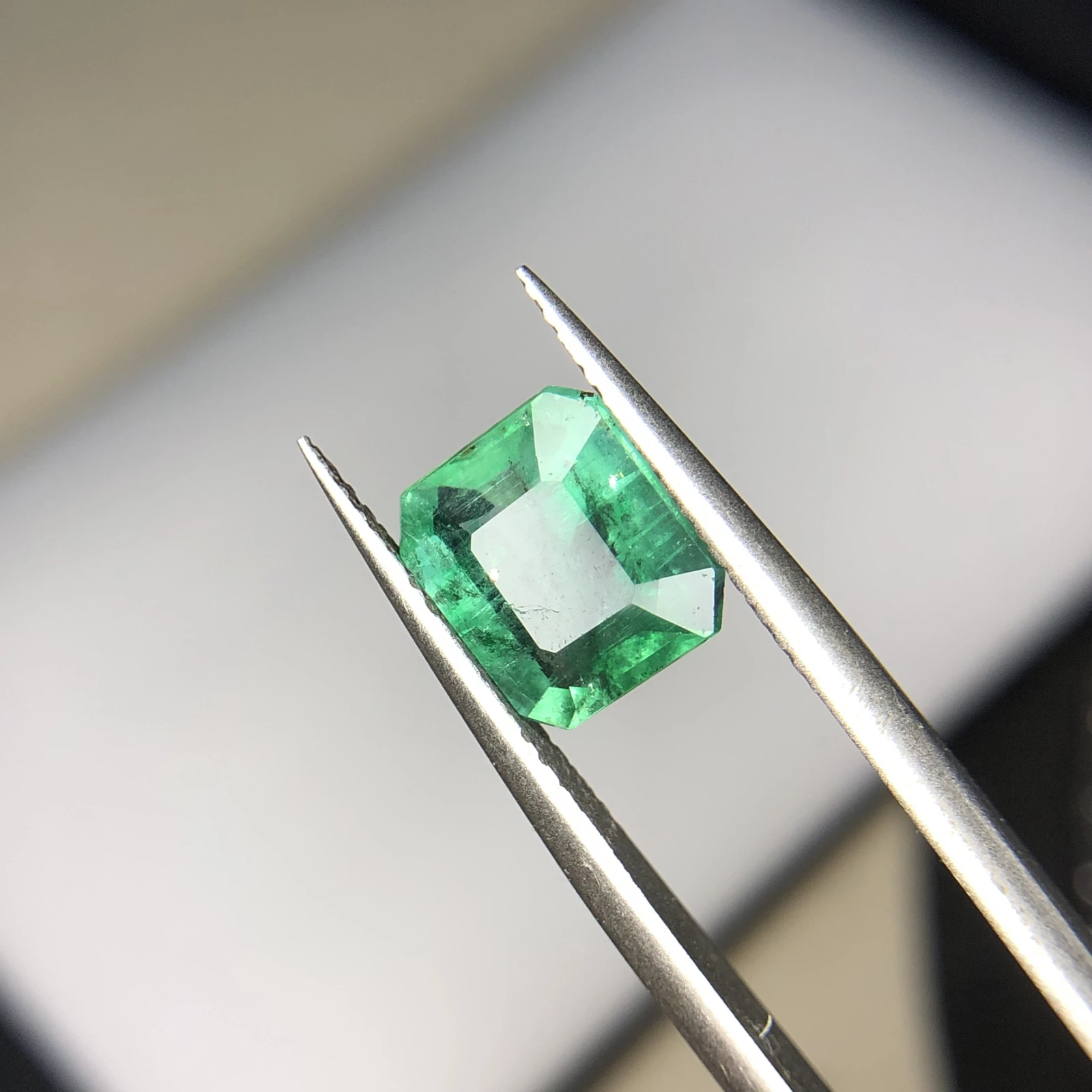 2.25ct Natural Emerald loose gemstone octagon shape from swat Pakistan — view 8