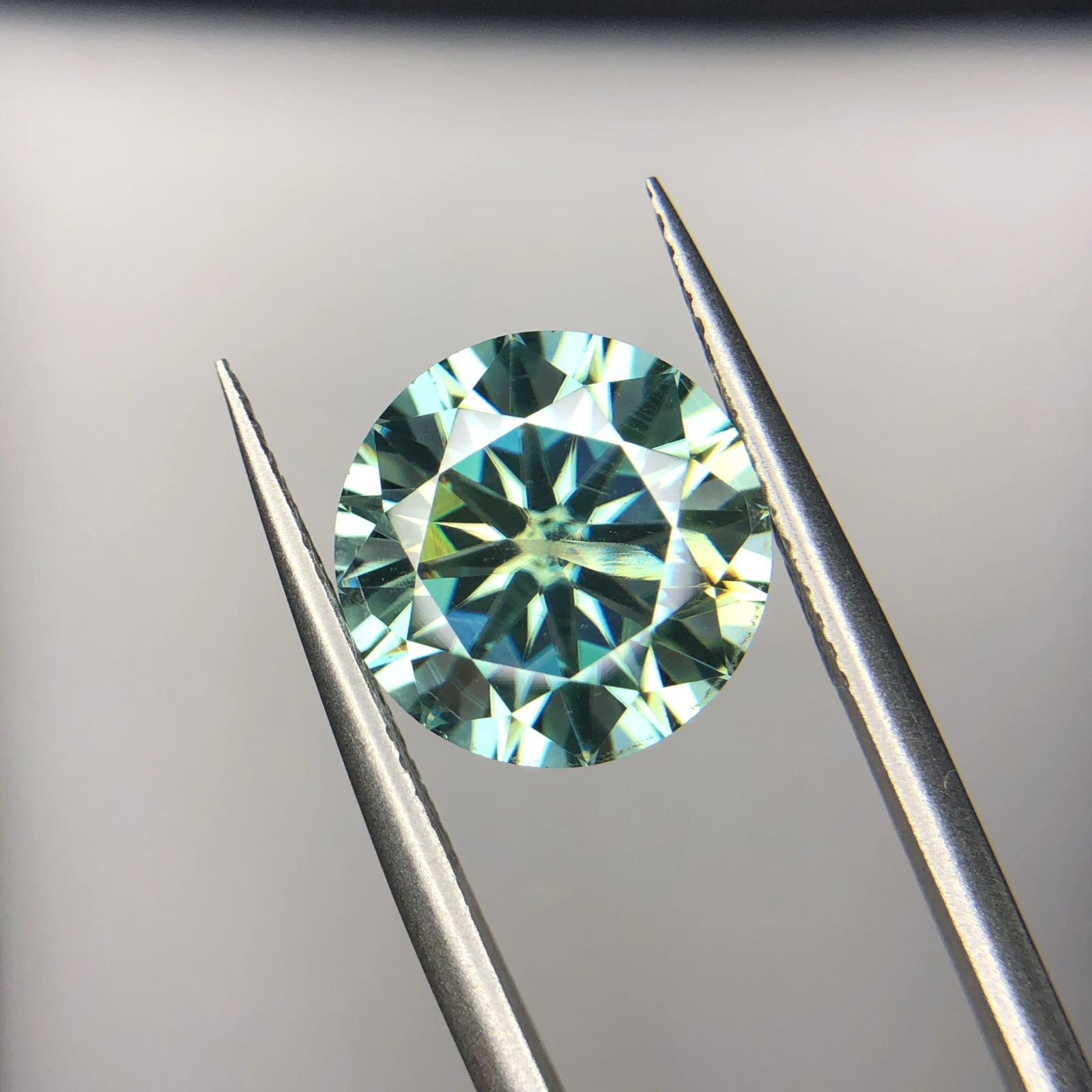 6.30 ct Moissanite Gemstone Round shape Green — view 4