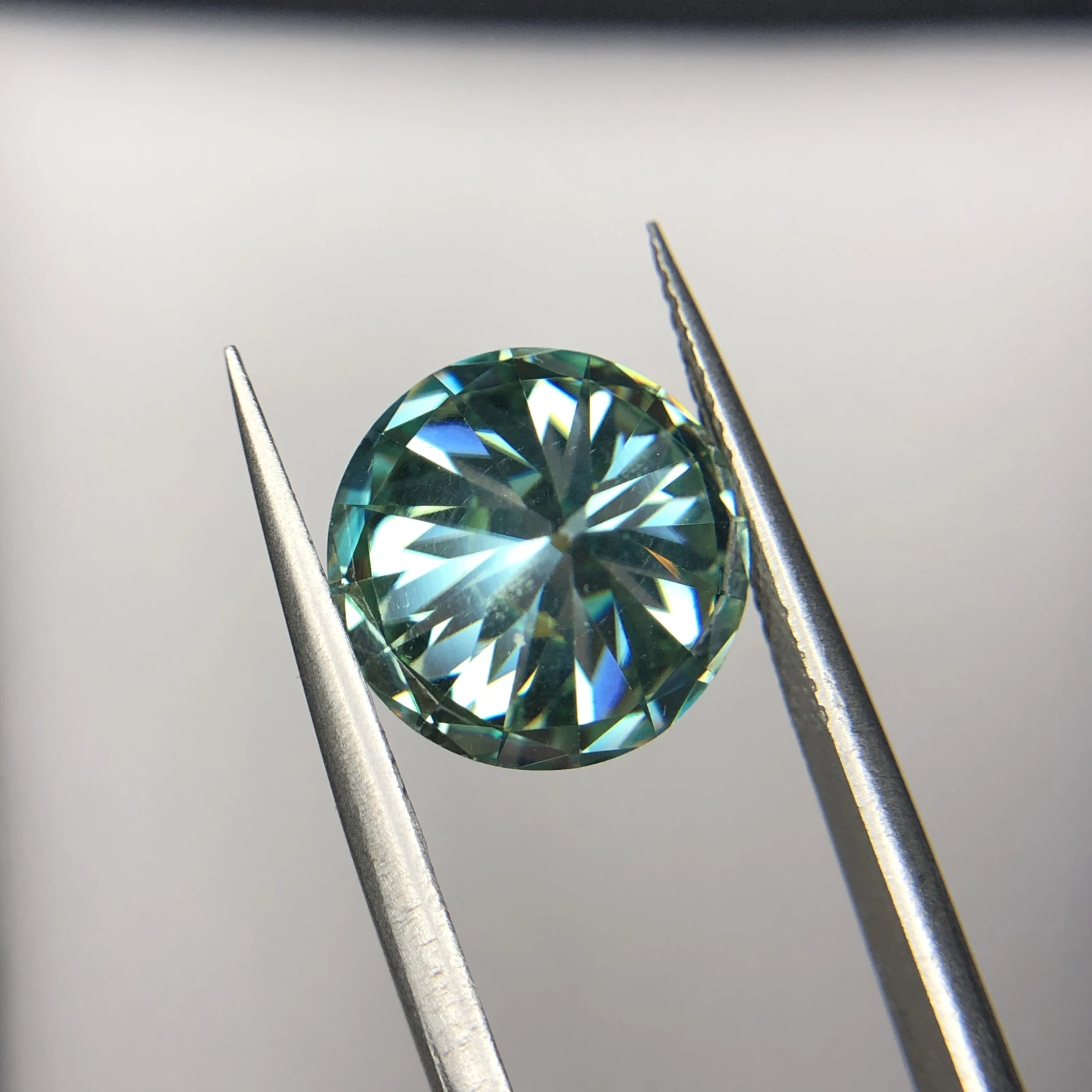 6.30 ct Moissanite Gemstone Round shape Green — view 7