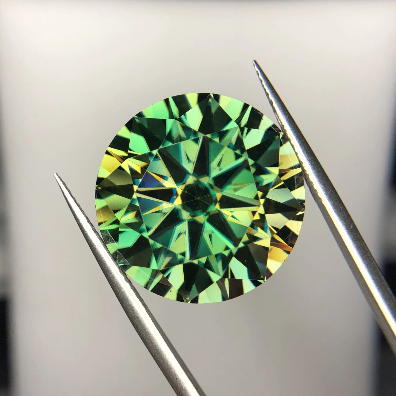28 ct Moissanite loose gemstone round shape green — view 2
