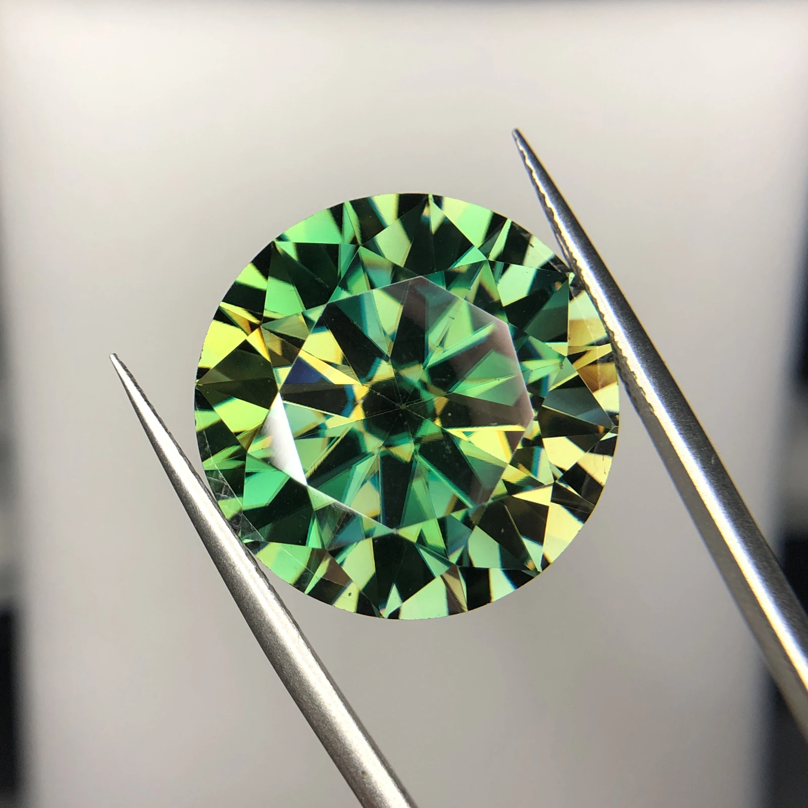 28 ct Moissanite loose gemstone round shape green — view 3