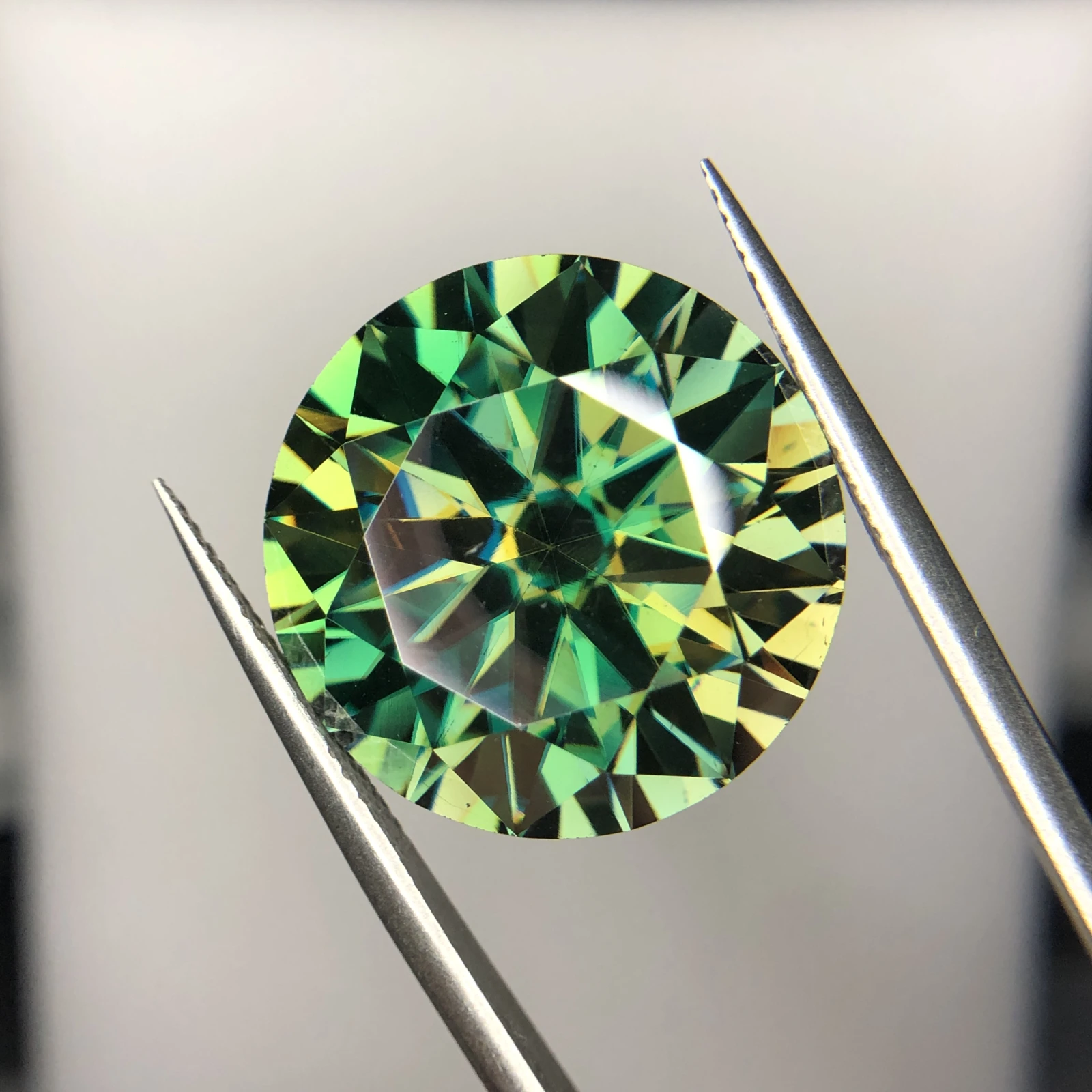 28 ct Moissanite loose gemstone round shape green — view 5