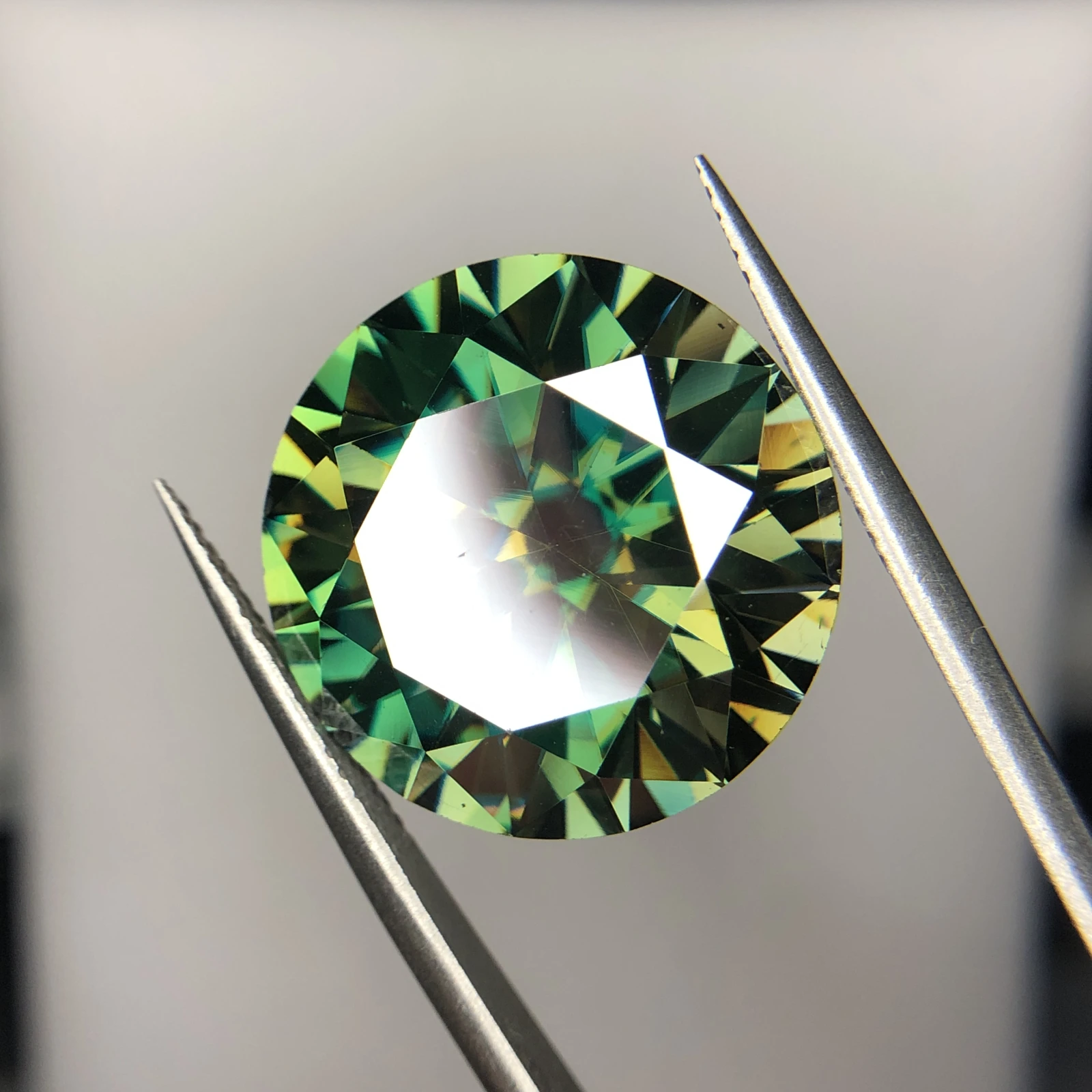 28 ct Moissanite loose gemstone round shape green — view 6