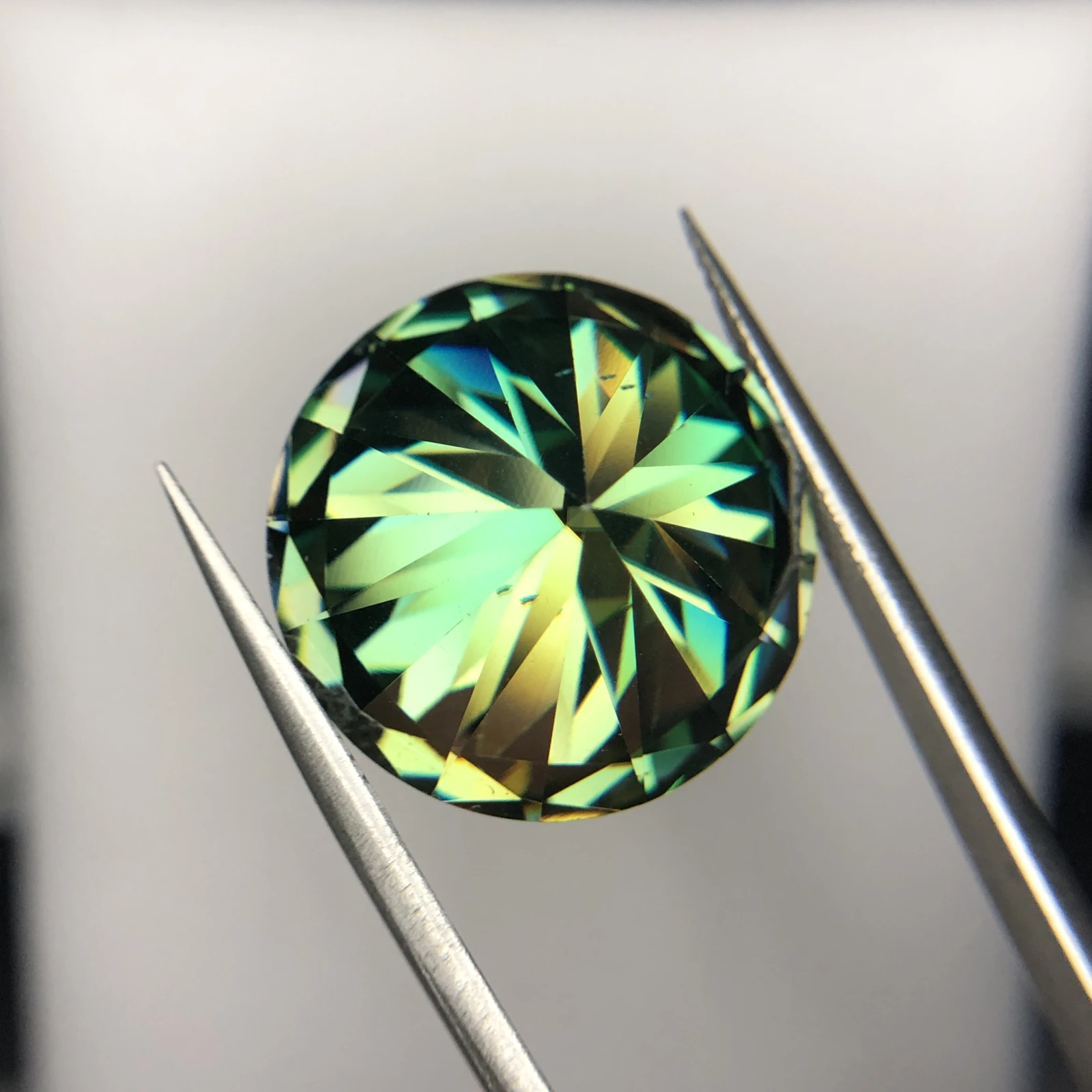 28 ct Moissanite loose gemstone round shape green — view 8