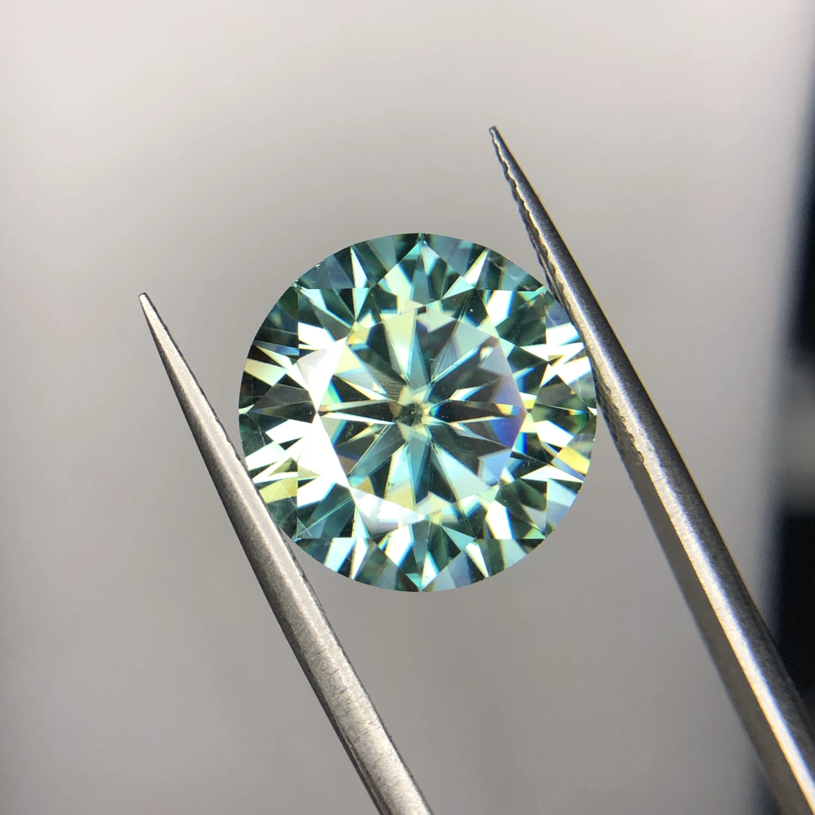 11.50 ct Moissanite loose gemstone Green round shape — view 3