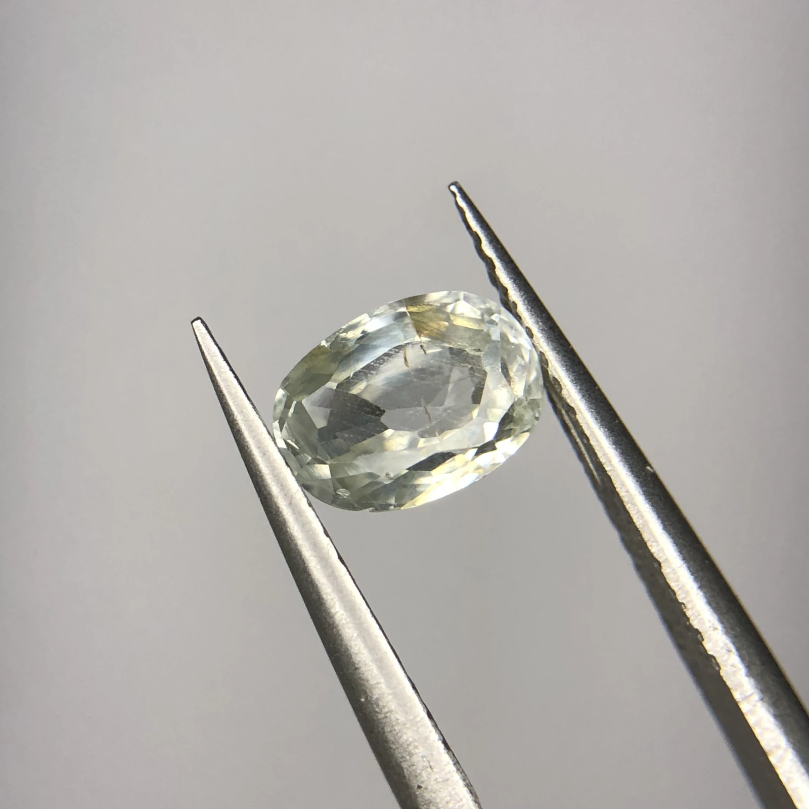 1.70 Ct Natural Sapphire loose gemstone oval shape yellow — view 2