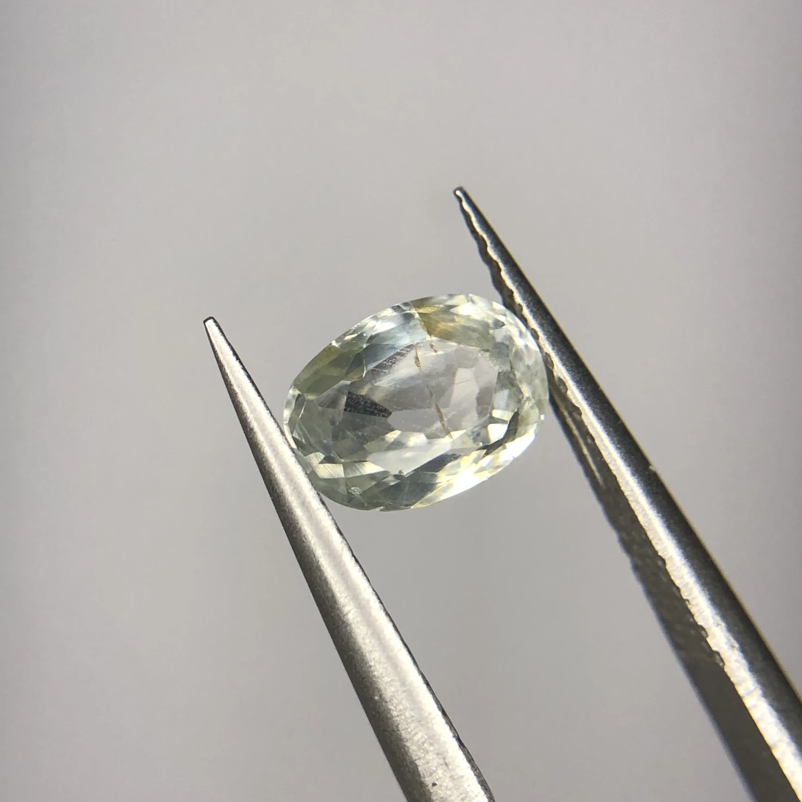 1.70 Ct Natural Sapphire loose gemstone oval shape yellow — view 3