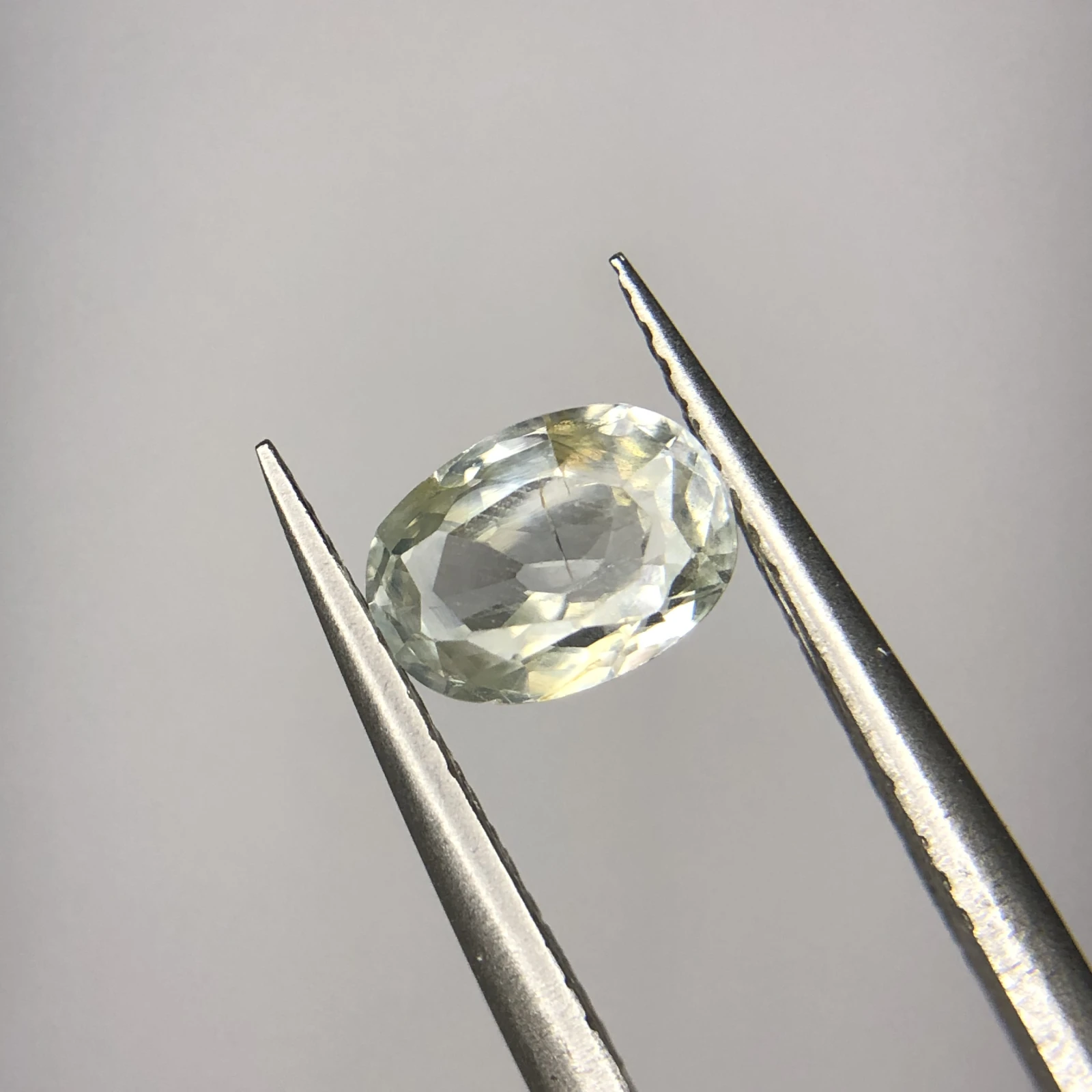 1.70 Ct Natural Sapphire loose gemstone oval shape yellow — view 4