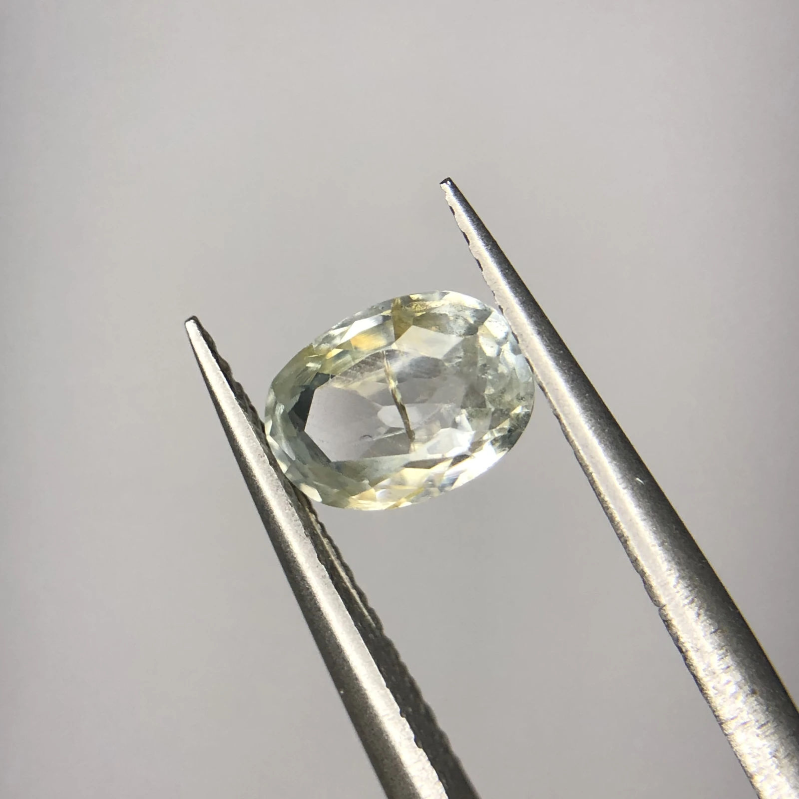 1.70 Ct Natural Sapphire loose gemstone oval shape yellow — view 5