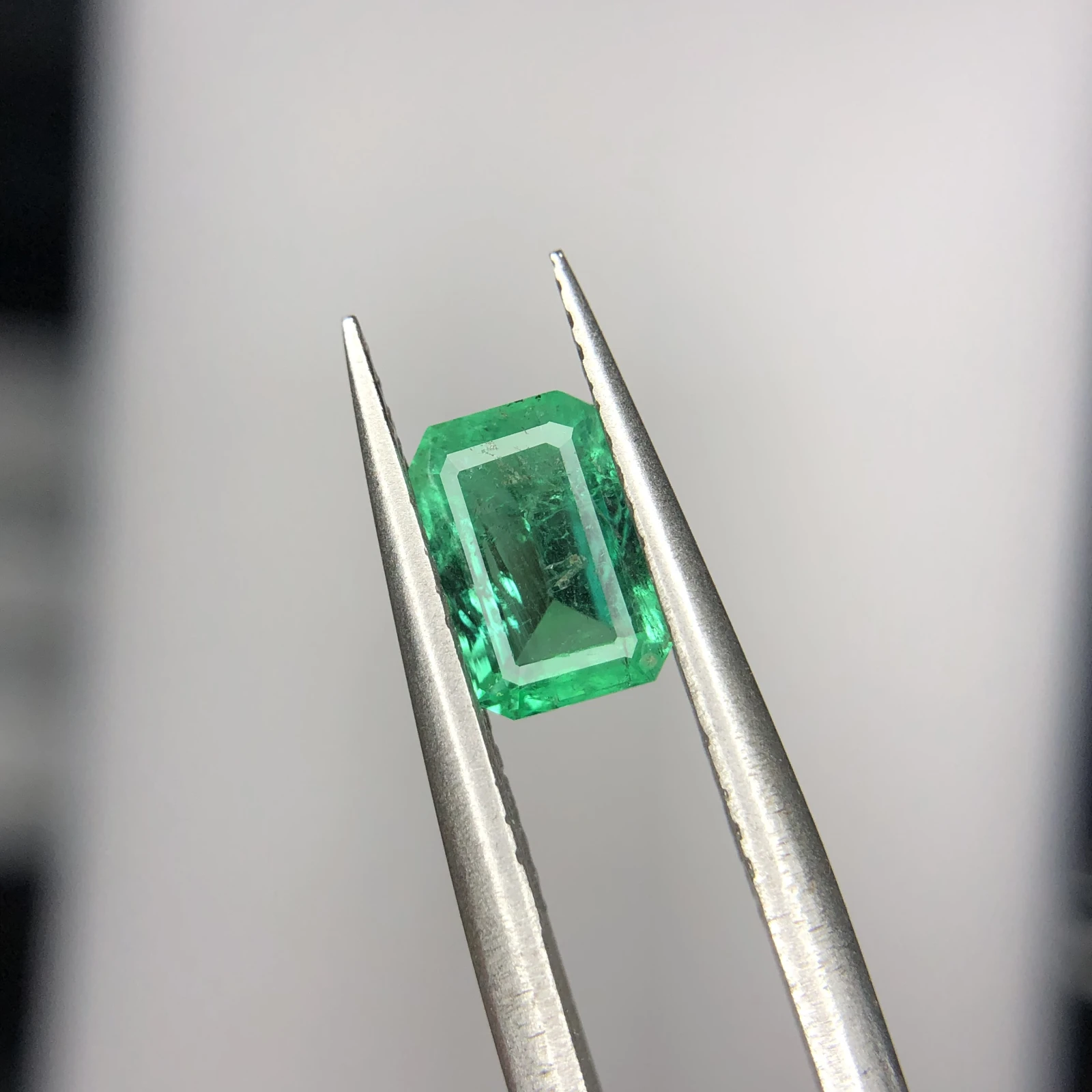 1.05ct Natural Emerald loose gemstone octagon shape from Panjshir — view 1