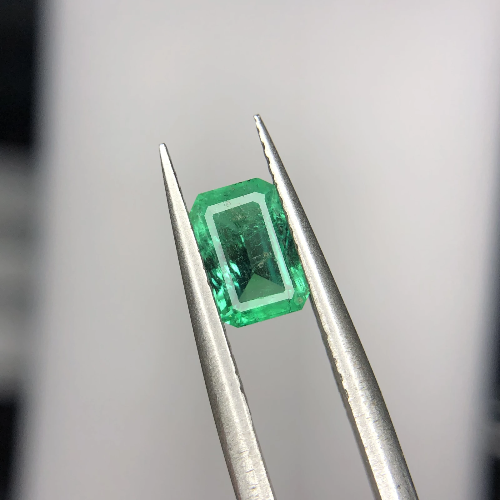 1.05ct Natural Emerald loose gemstone octagon shape from Panjshir — view 2