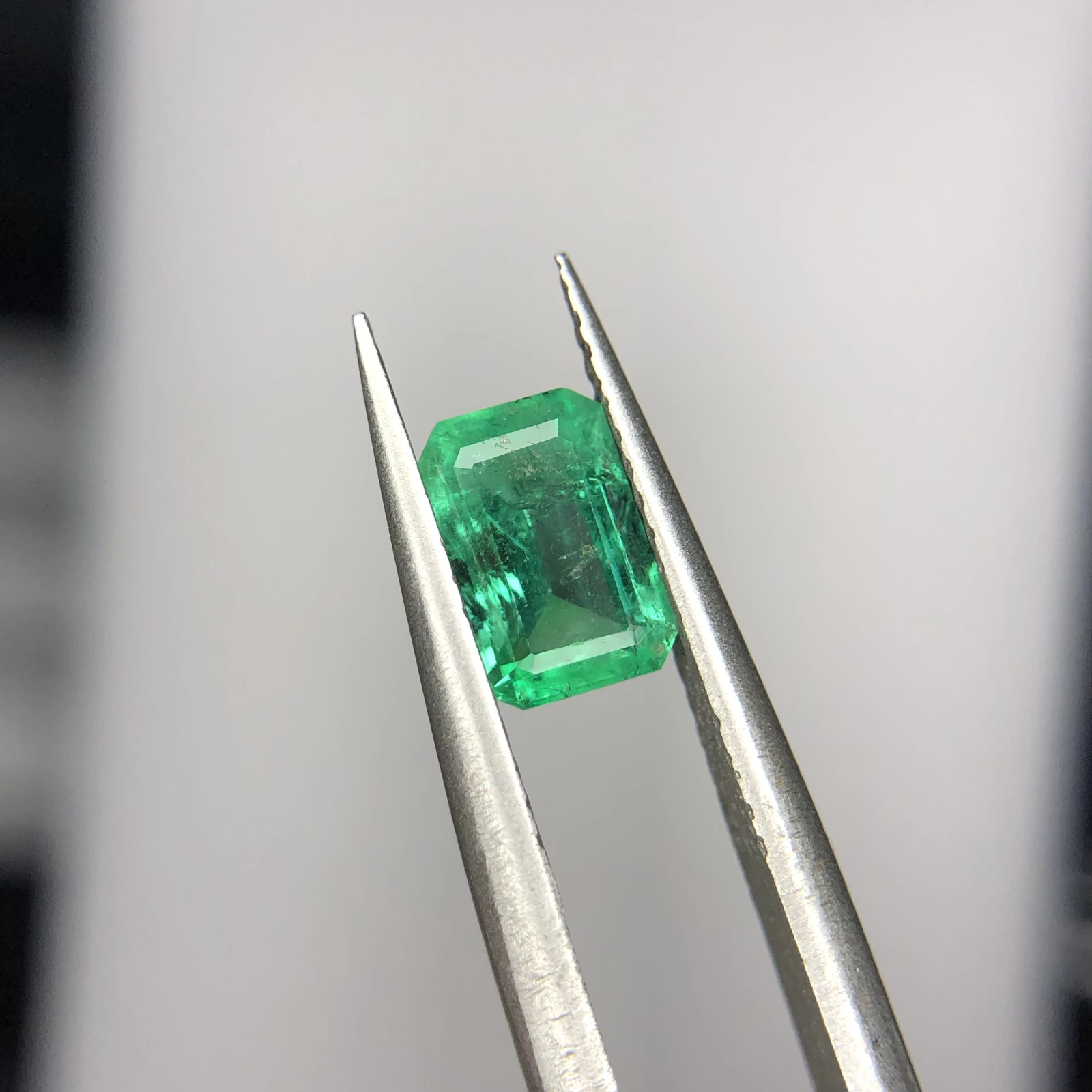 1.05ct Natural Emerald loose gemstone octagon shape from Panjshir — view 3