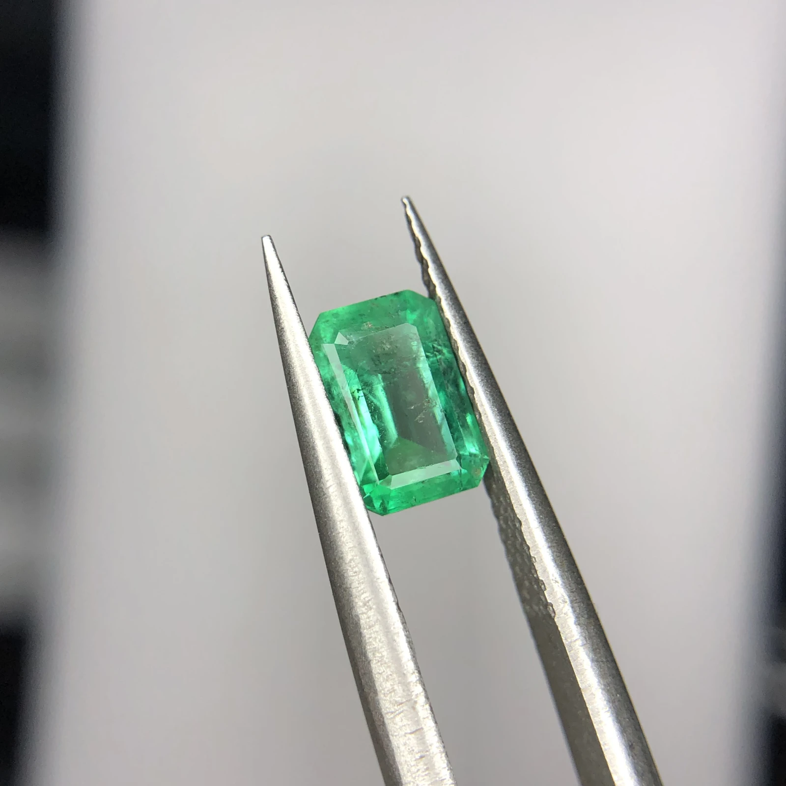 1.05ct Natural Emerald loose gemstone octagon shape from Panjshir — view 4