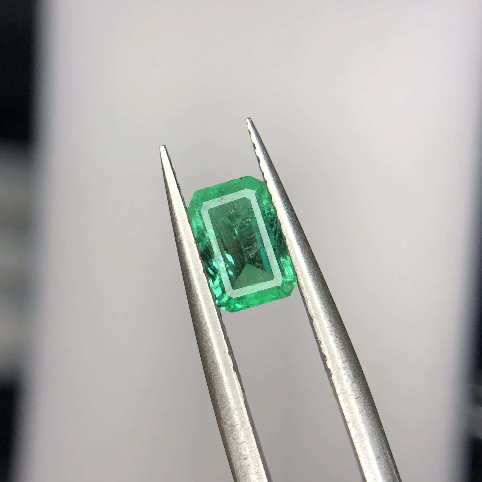 1.05ct Natural Emerald loose gemstone octagon shape from Panjshir — view 5