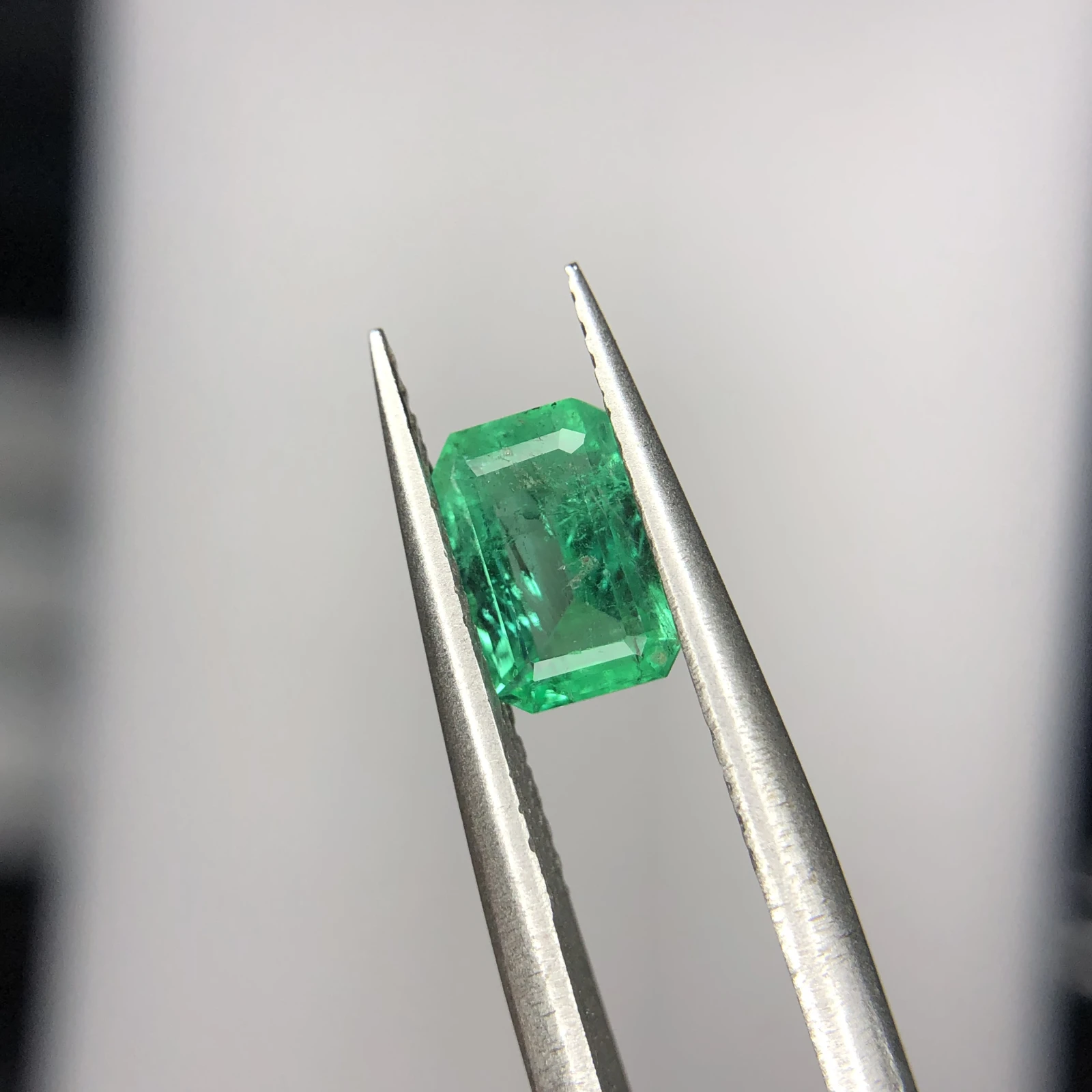 1.05ct Natural Emerald loose gemstone octagon shape from Panjshir — view 6