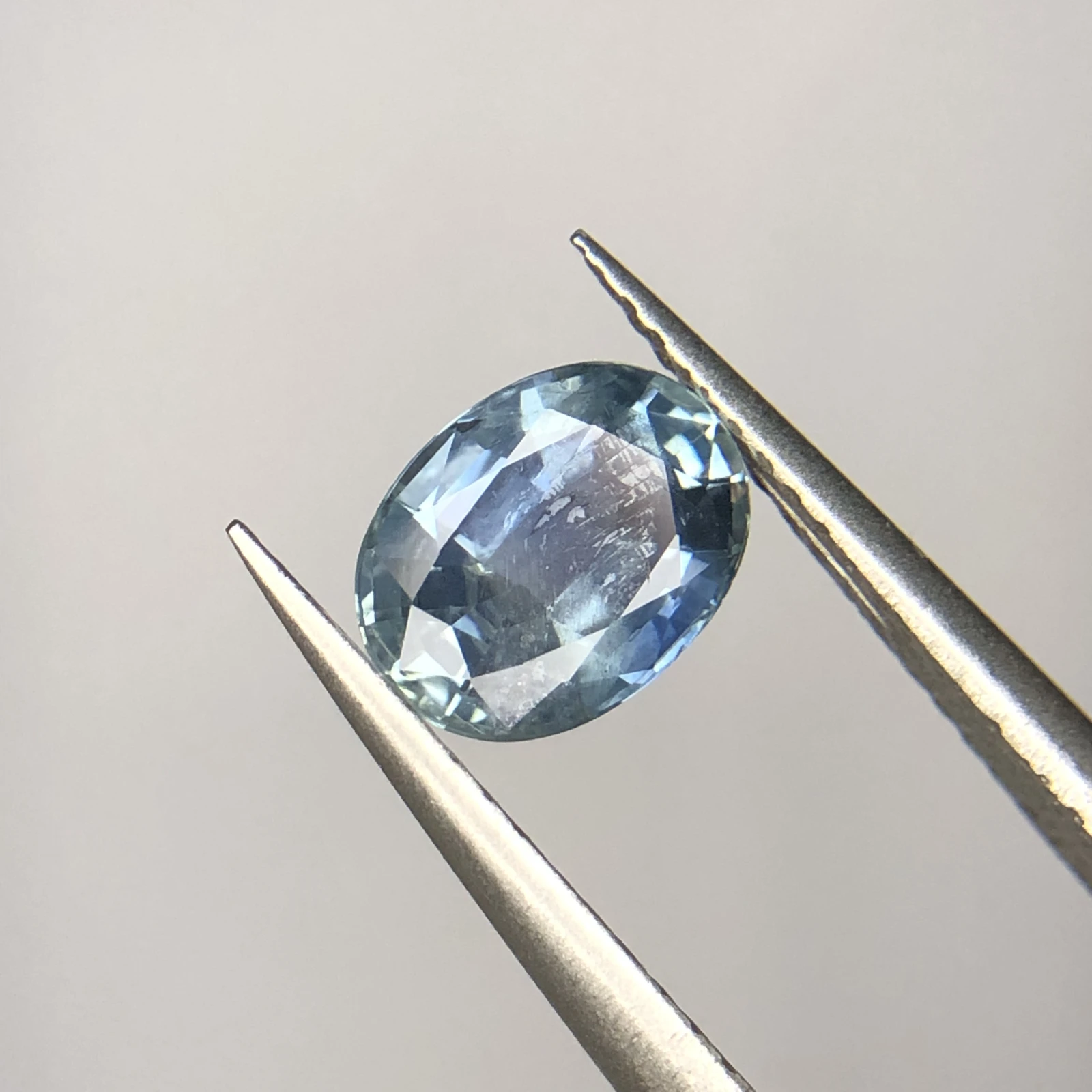 1.60 ct. Natural Sapphire loose gemstone oval shape — view 3