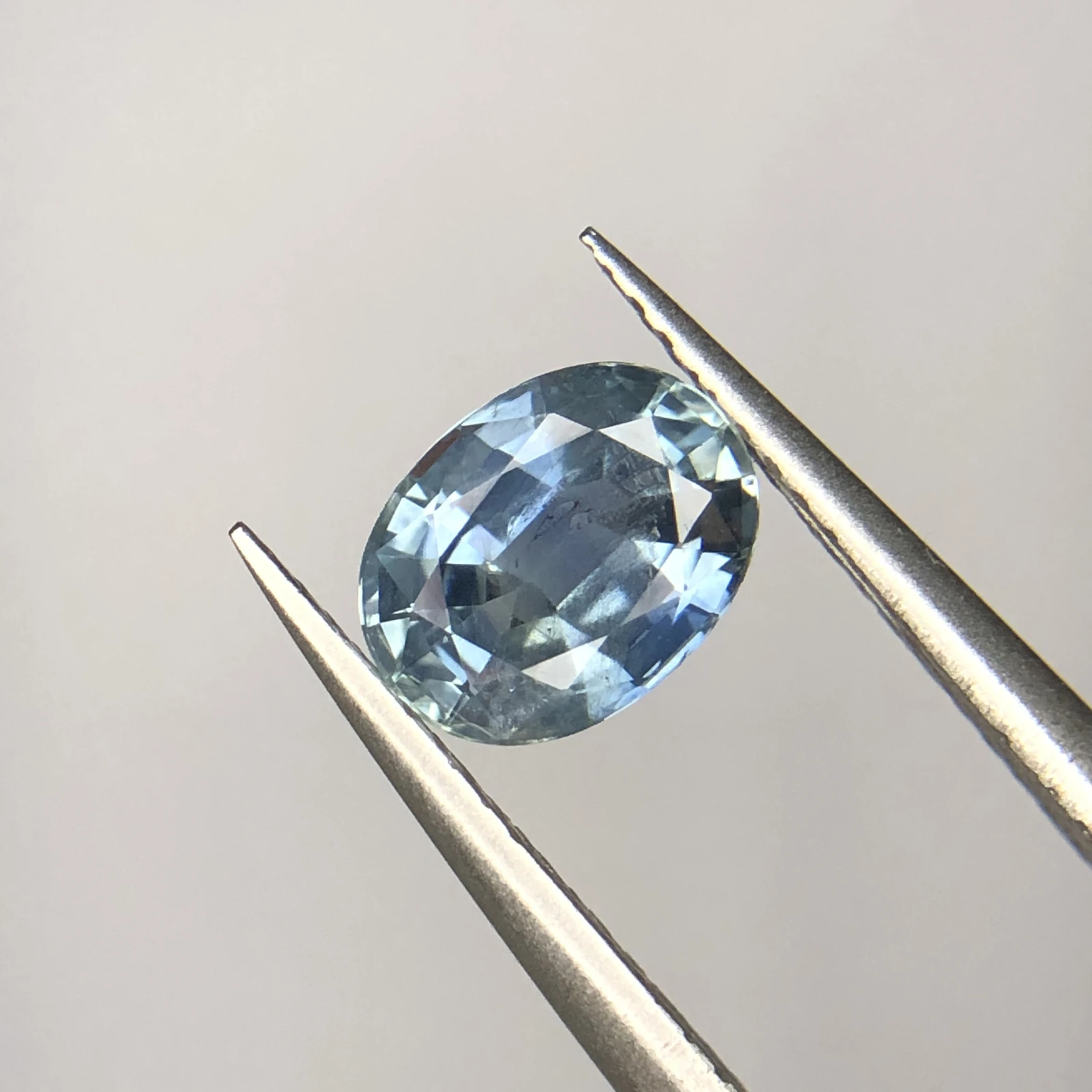 1.60 ct. Natural Sapphire loose gemstone oval shape — view 4