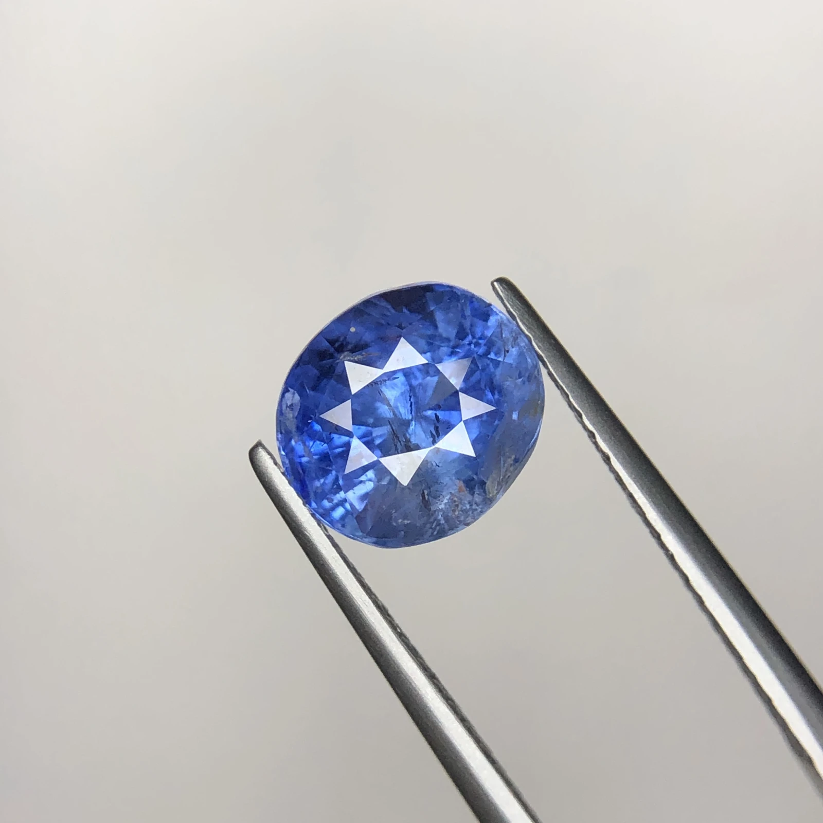 CGTL Certified 4.15 CT Natural Untreated Blue Sapphire Oval Shape Loose Gemstone from Sri Lanka — view 1