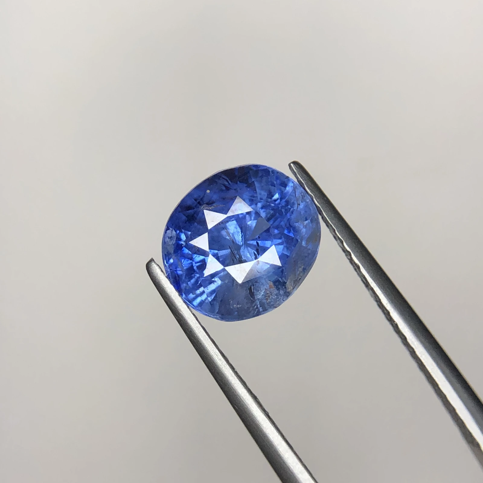 CGTL Certified 4.15 CT Natural Untreated Blue Sapphire Oval Shape Loose Gemstone from Sri Lanka — view 2