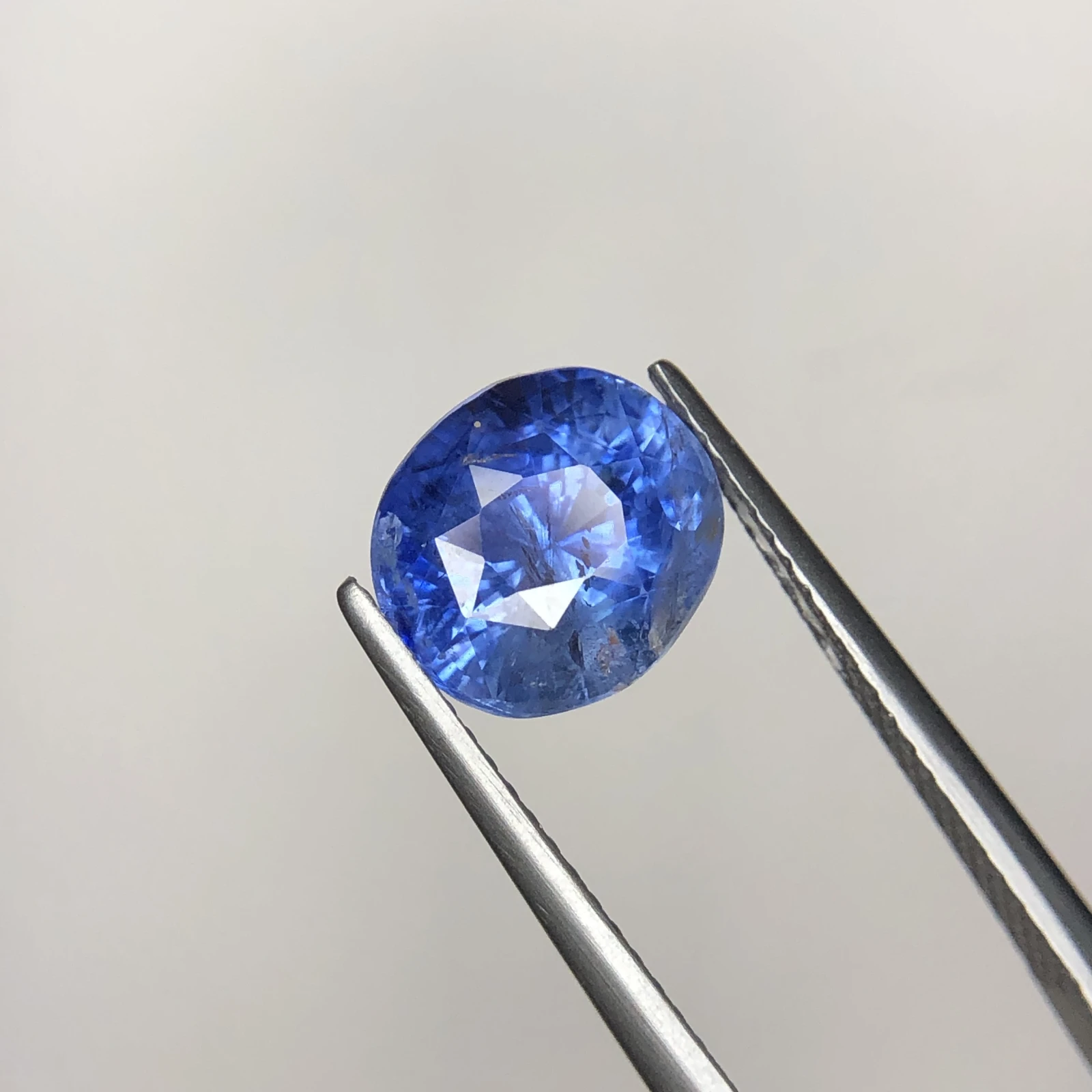 CGTL Certified 4.15 CT Natural Untreated Blue Sapphire Oval Shape Loose Gemstone from Sri Lanka — view 3