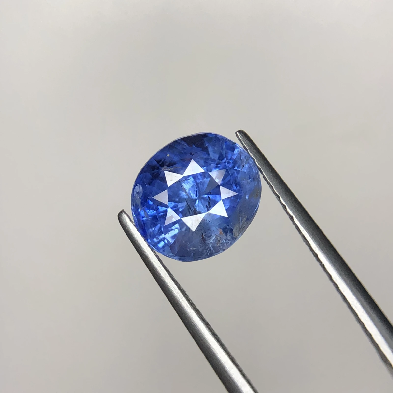 CGTL Certified 4.15 CT Natural Untreated Blue Sapphire Oval Shape Loose Gemstone from Sri Lanka — view 4