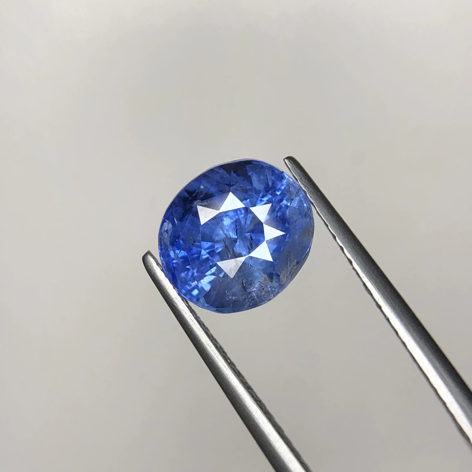 CGTL Certified 4.15 CT Natural Untreated Blue Sapphire Oval Shape Loose Gemstone from Sri Lanka — view 5