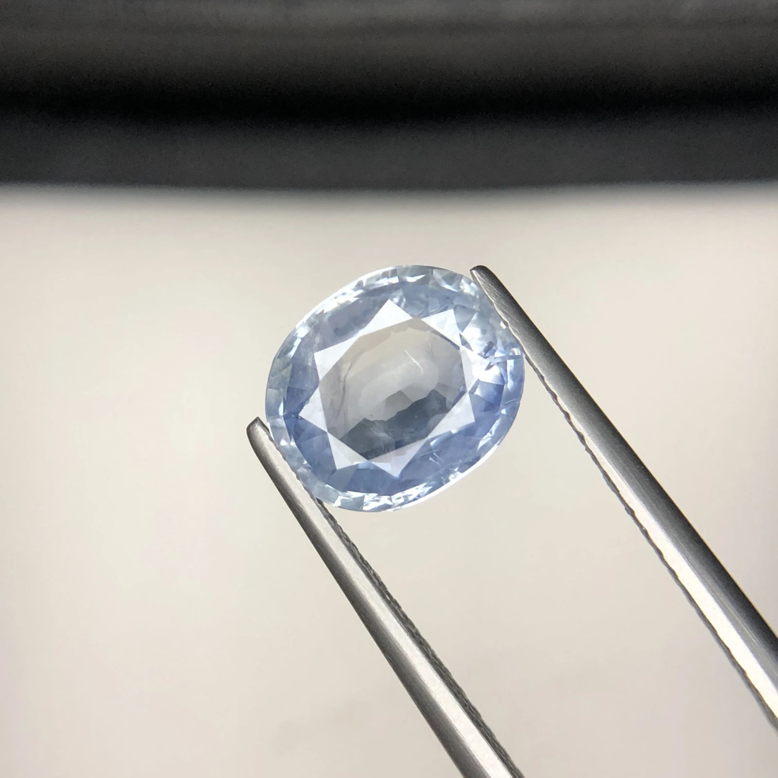 GGI Certified 2.73 CT Natural Light Blue Sapphire Oval Shape Loose Gemstone from Sri Lanka — view 1