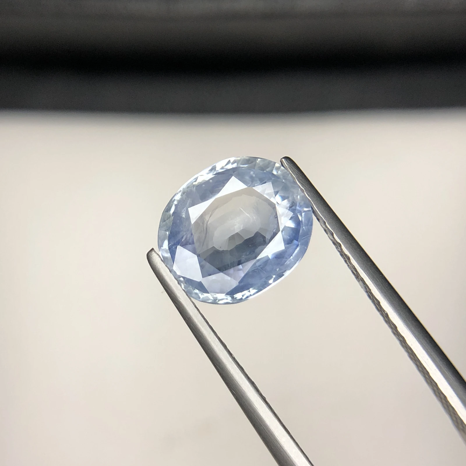 GGI Certified 2.73 CT Natural Light Blue Sapphire Oval Shape Loose Gemstone from Sri Lanka — view 2