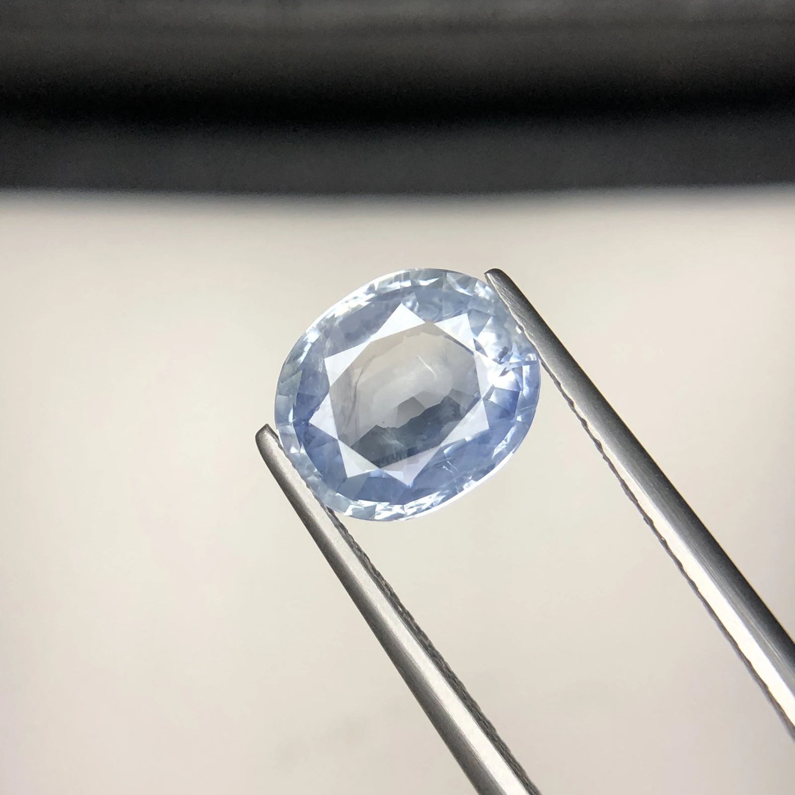 GGI Certified 2.73 CT Natural Light Blue Sapphire Oval Shape Loose Gemstone from Sri Lanka — view 4