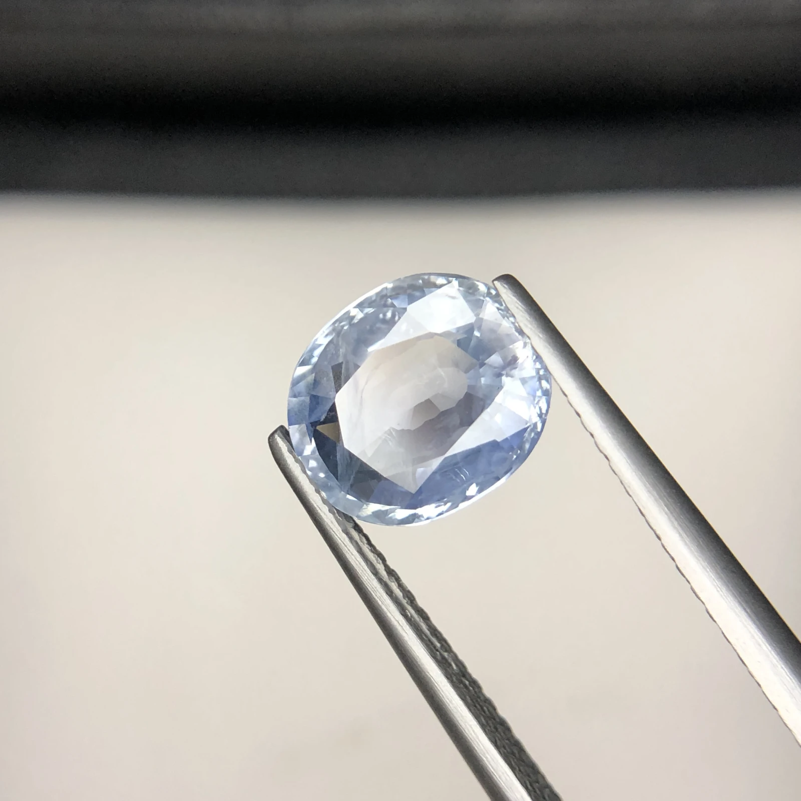 GGI Certified 2.73 CT Natural Light Blue Sapphire Oval Shape Loose Gemstone from Sri Lanka — view 6