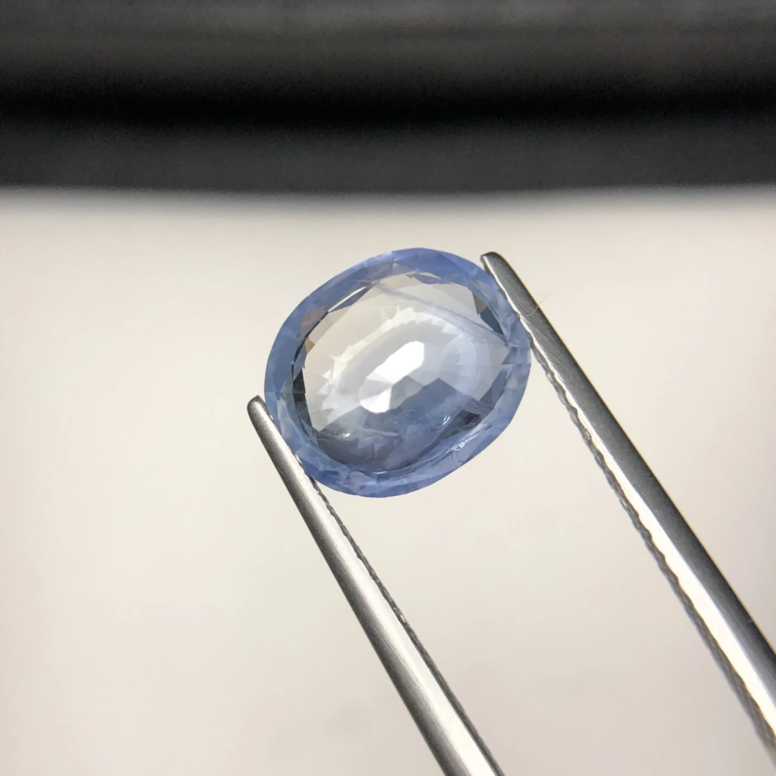 GGI Certified 2.73 CT Natural Light Blue Sapphire Oval Shape Loose Gemstone from Sri Lanka — view 7
