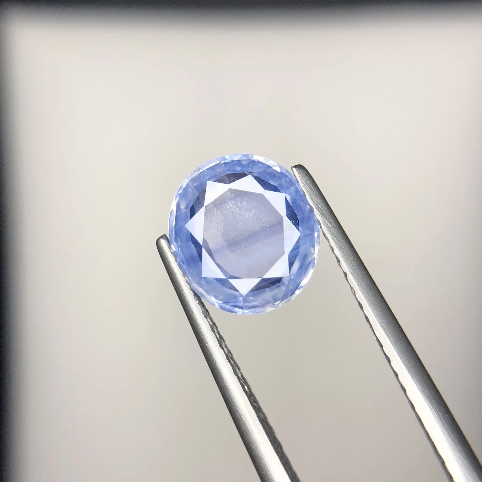 GGI Certified 2.32 CT Natural Untreated Blue Sapphire Oval Shape Loose Gemstone from Sri Lanka — view 1