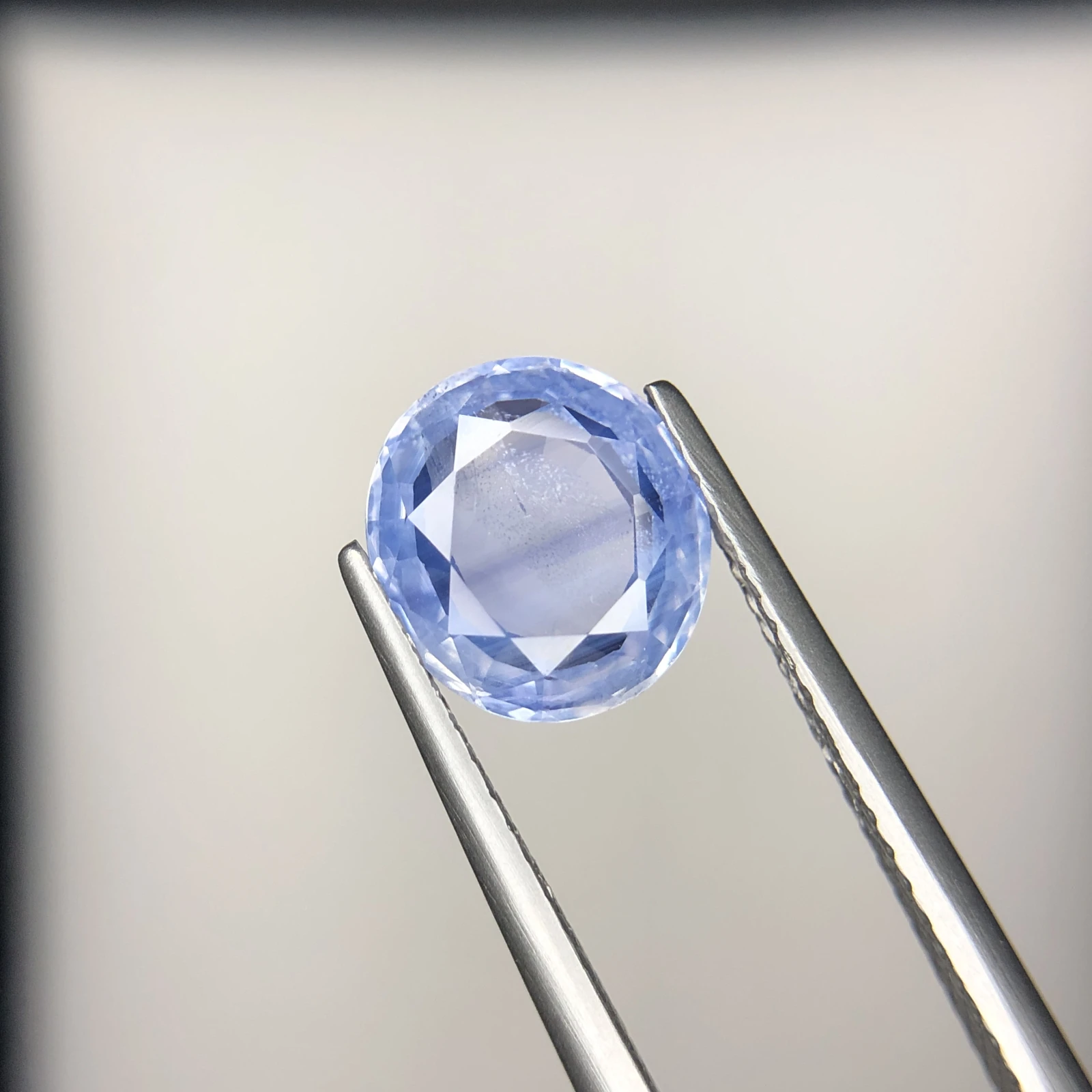 GGI Certified 2.32 CT Natural Untreated Blue Sapphire Oval Shape Loose Gemstone from Sri Lanka — view 2