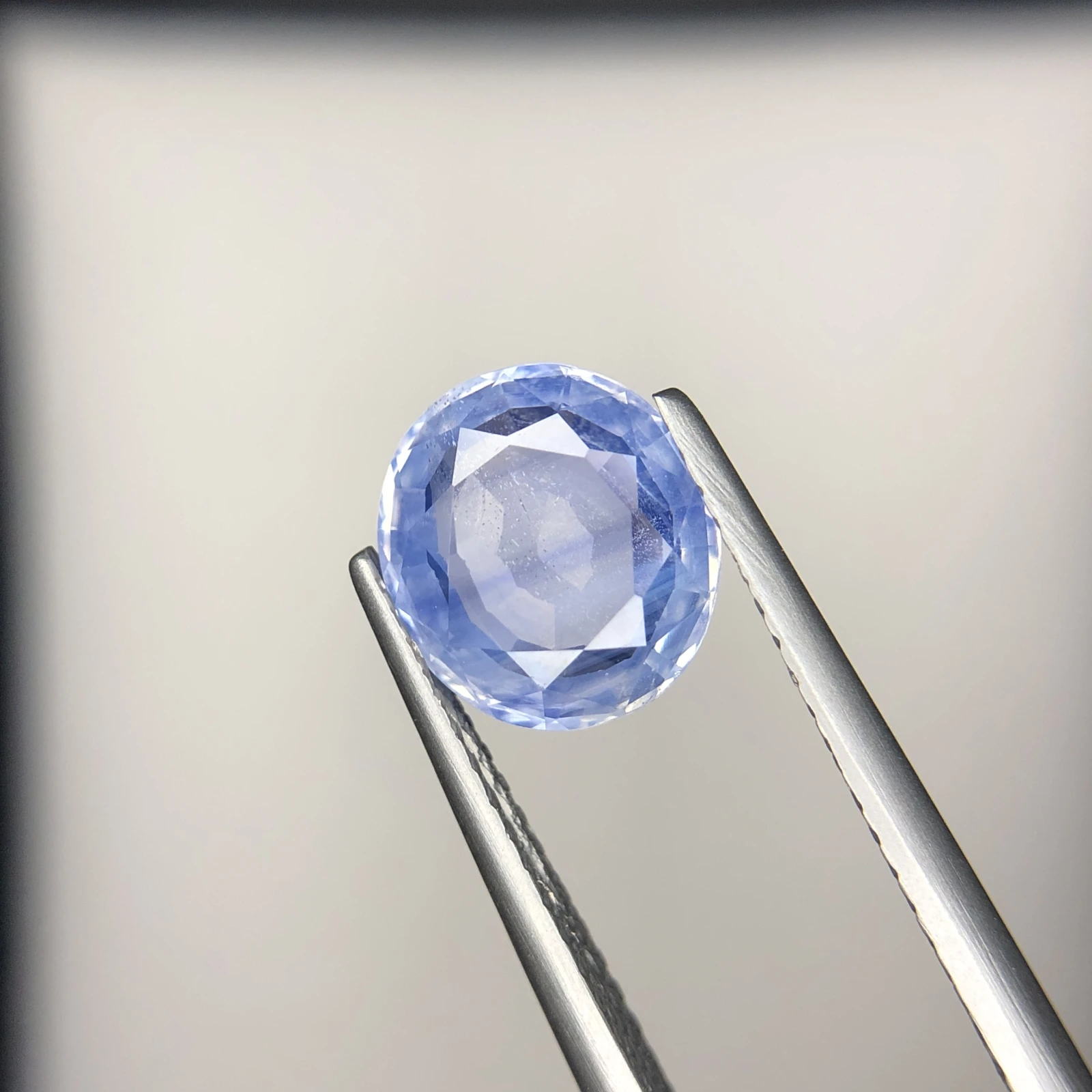 GGI Certified 2.32 CT Natural Untreated Blue Sapphire Oval Shape Loose Gemstone from Sri Lanka — view 5